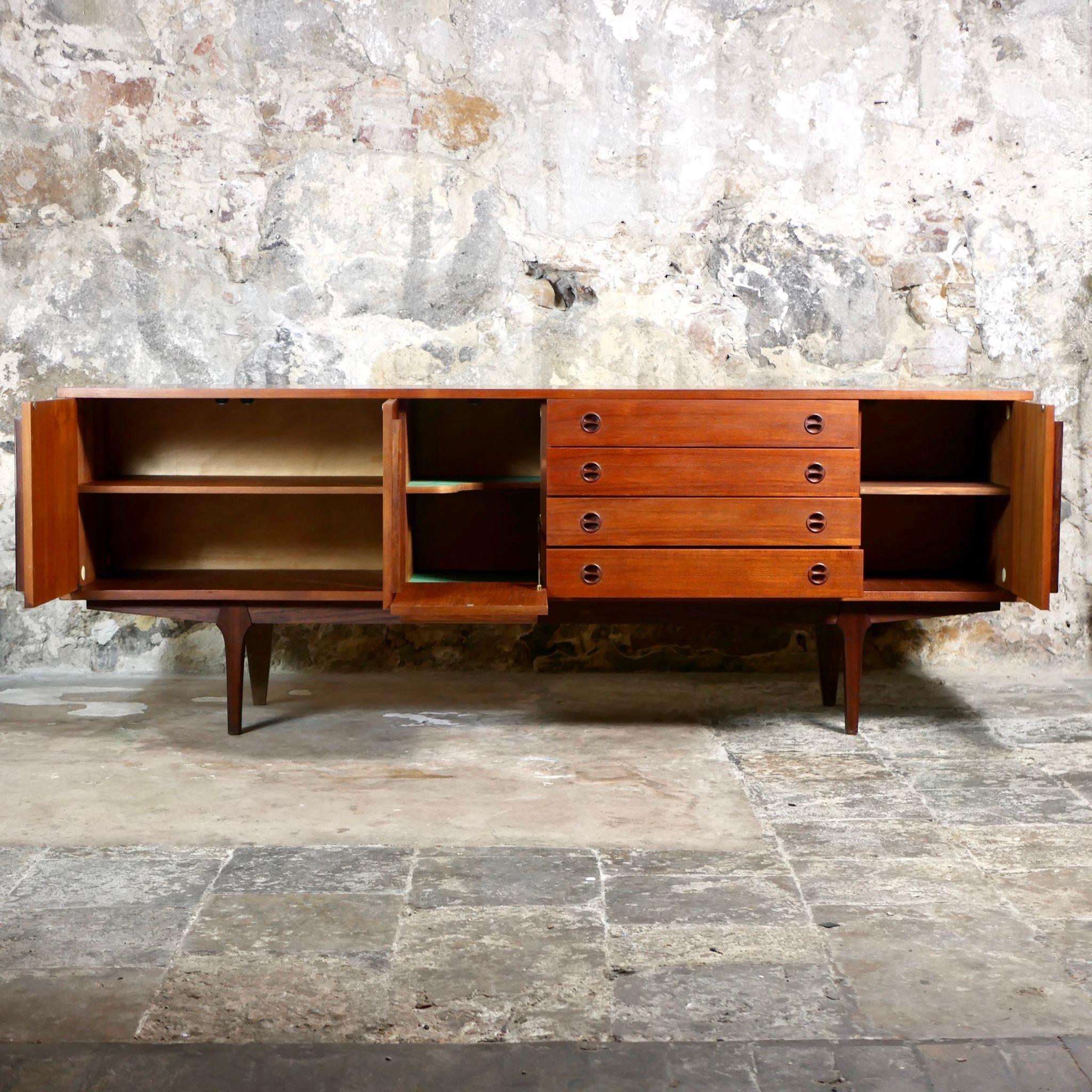 Large scandinavian style sideboard in teak, made in France, 1960s In Good Condition In Lyon, FR