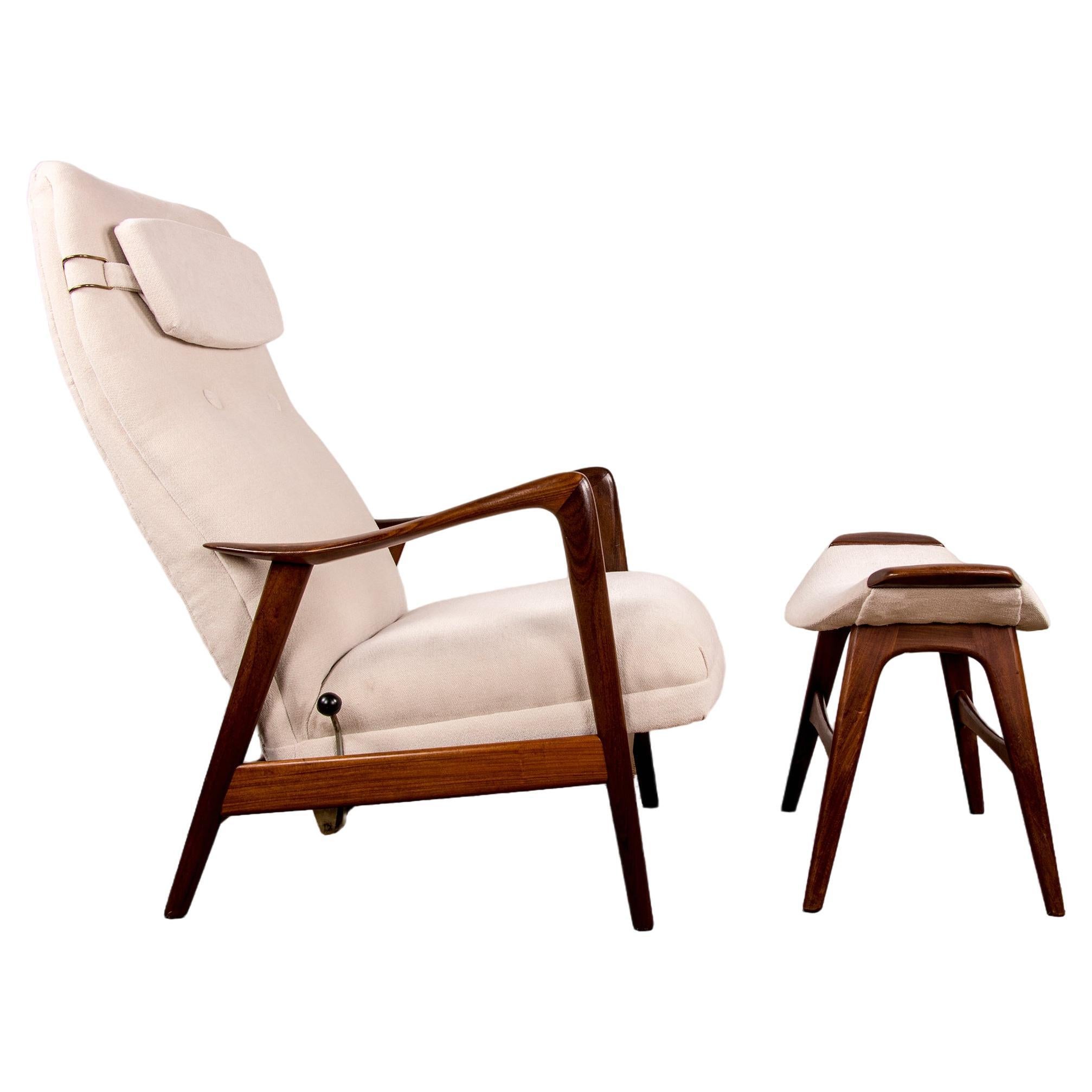Exceptional armchairs each available with its own footrest. A clever metal system allows the chairs to recline and offers great comfort with a slight rocking effect. 
Each armchair has its movable headrest. The fabrics have been completely redone in