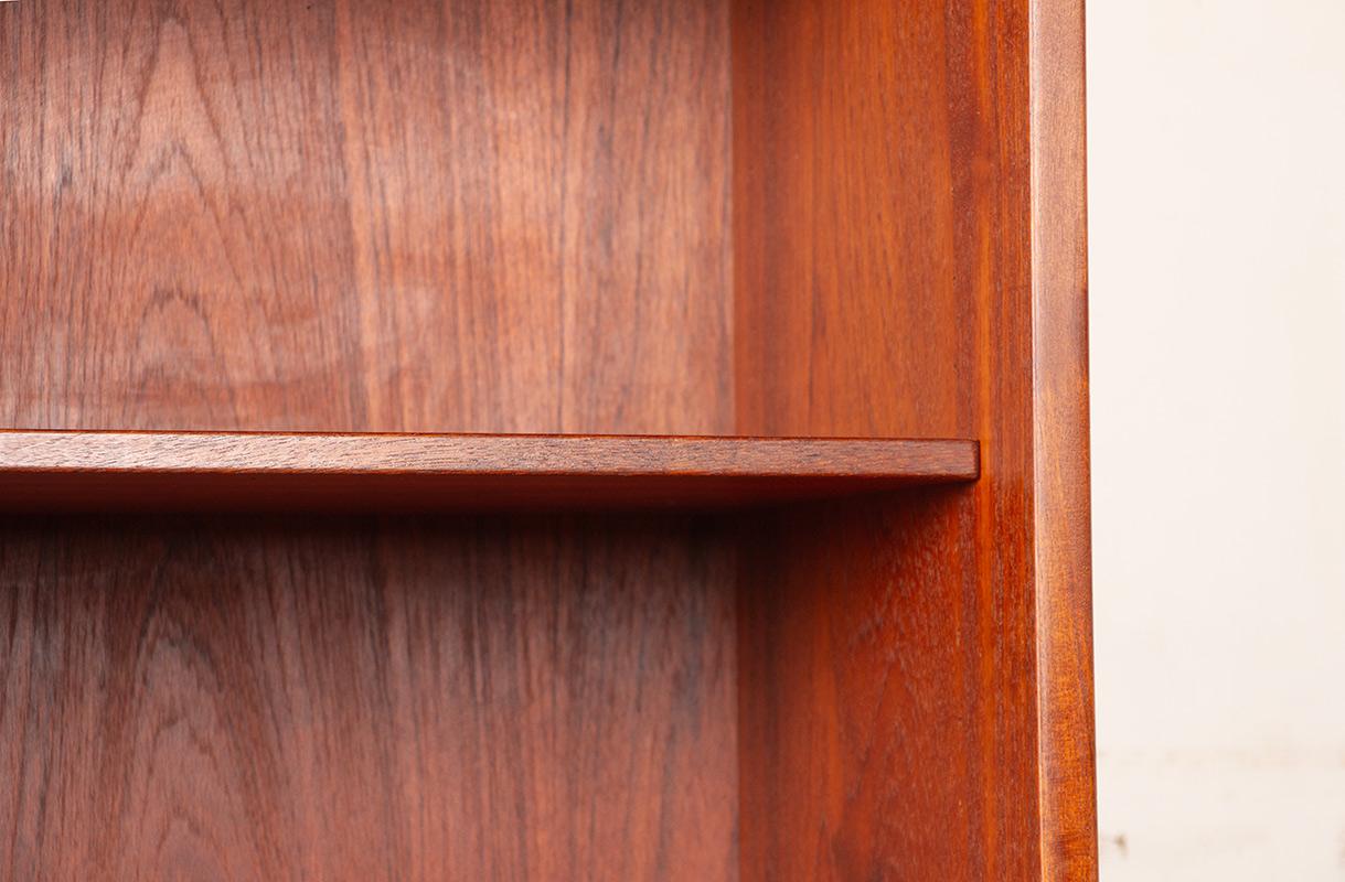 Large Scandinavian teak shelf, 6 adjustable shelves by Borge Mogensen 1960. In Excellent Condition For Sale In JOINVILLE-LE-PONT, FR