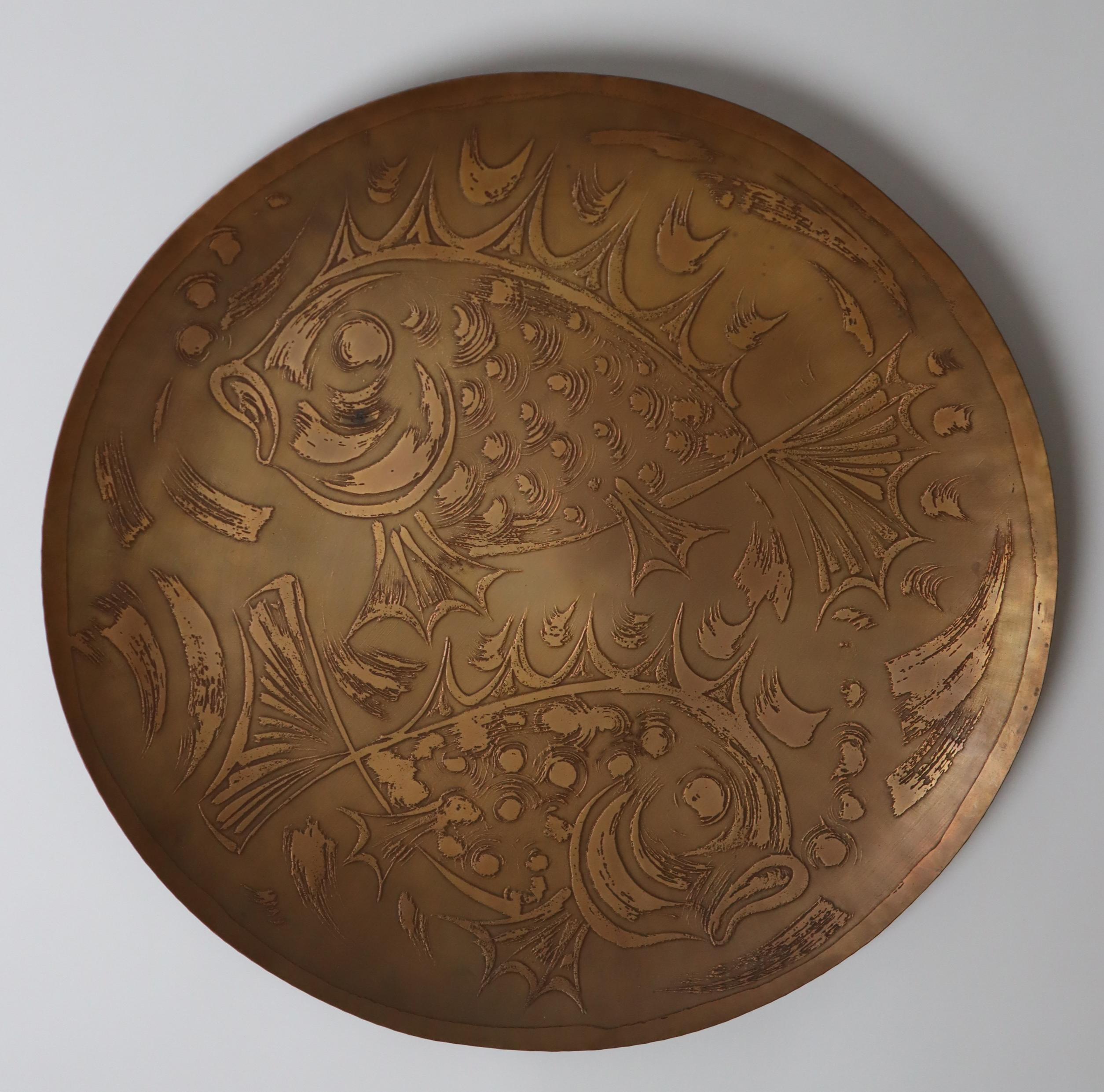 Large Scandinavian Wall Plate with two Fishes Attributed to Björn Wiinblad For Sale 4