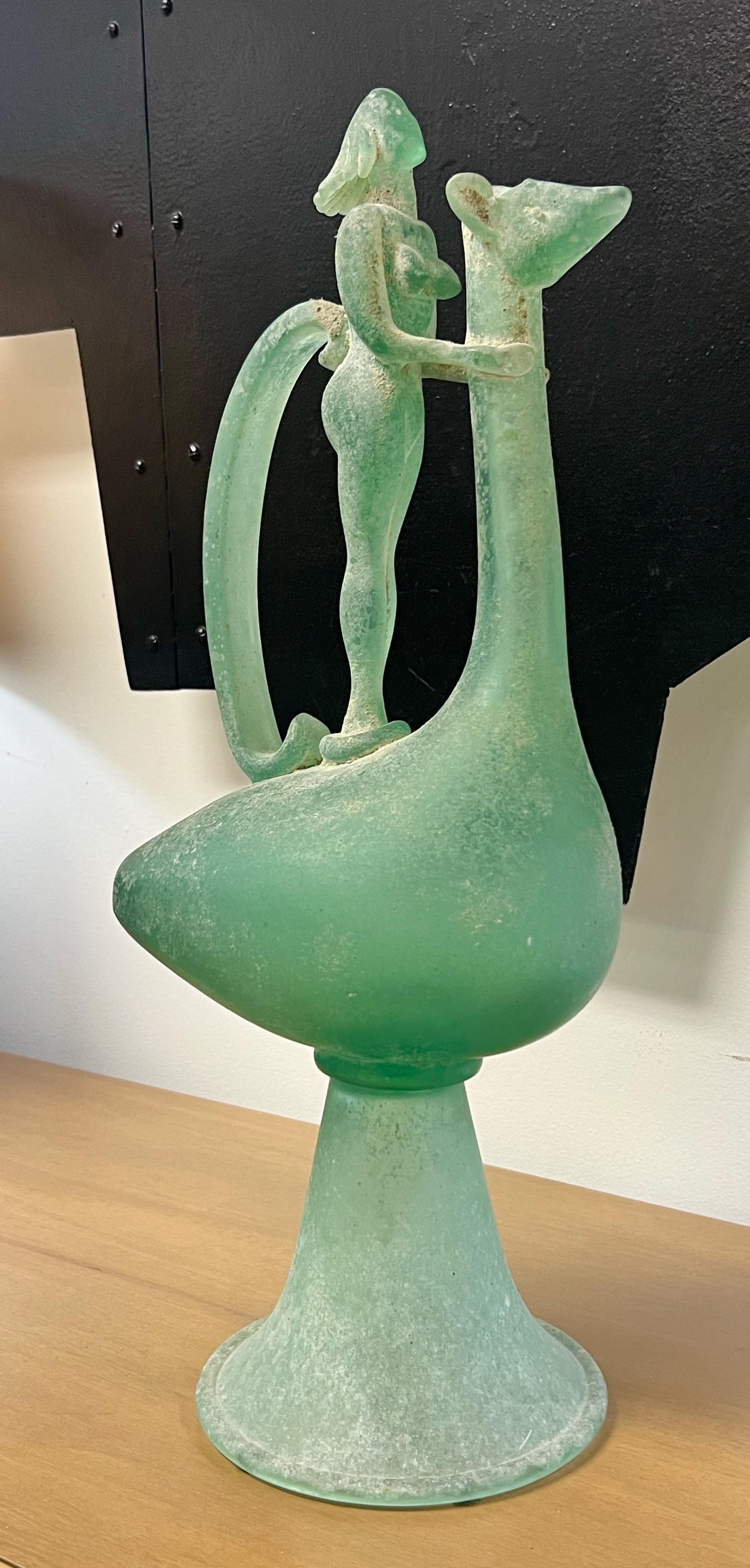 Große Scavo Corroso Skulptur Dekanter JAR Vase mit figuralen Nackten (Italienisch) im Angebot