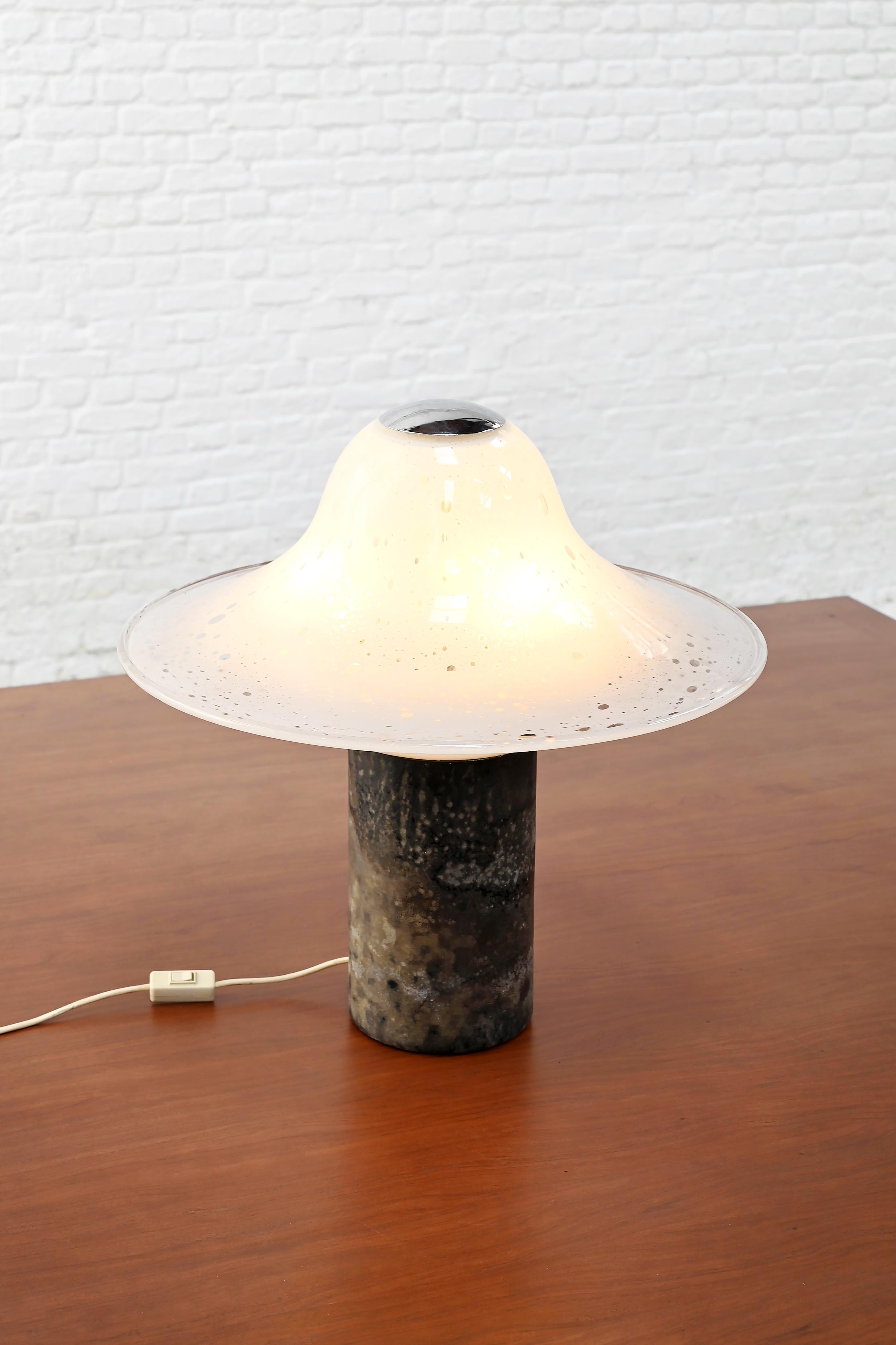 Gran lámpara de sobremesa de cristal de Murano Scavo de Alfredo Barbini, Italia Años 70 Italiano en venta
