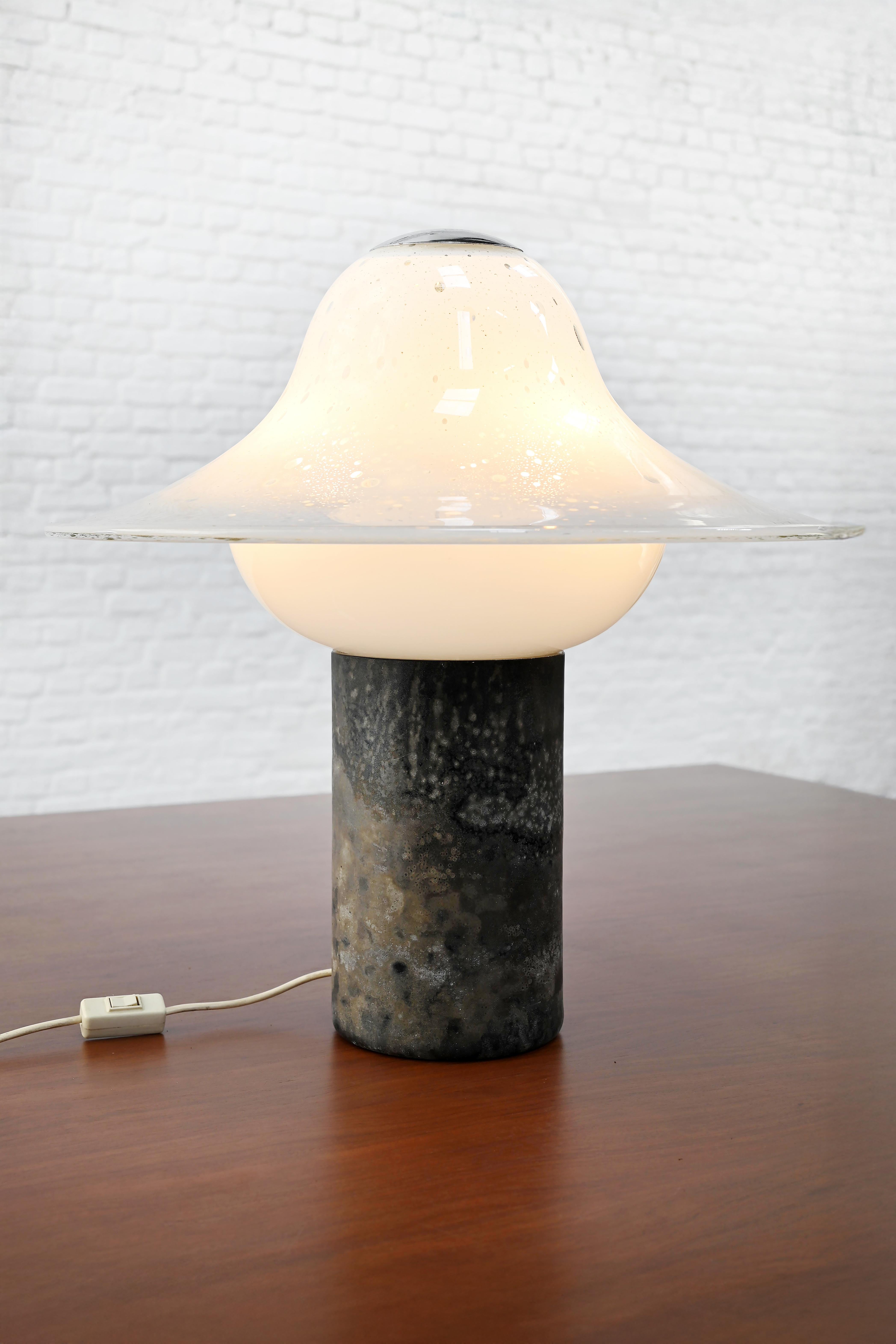 Gran lámpara de sobremesa de cristal de Murano Scavo de Alfredo Barbini, Italia Años 70 en venta 1
