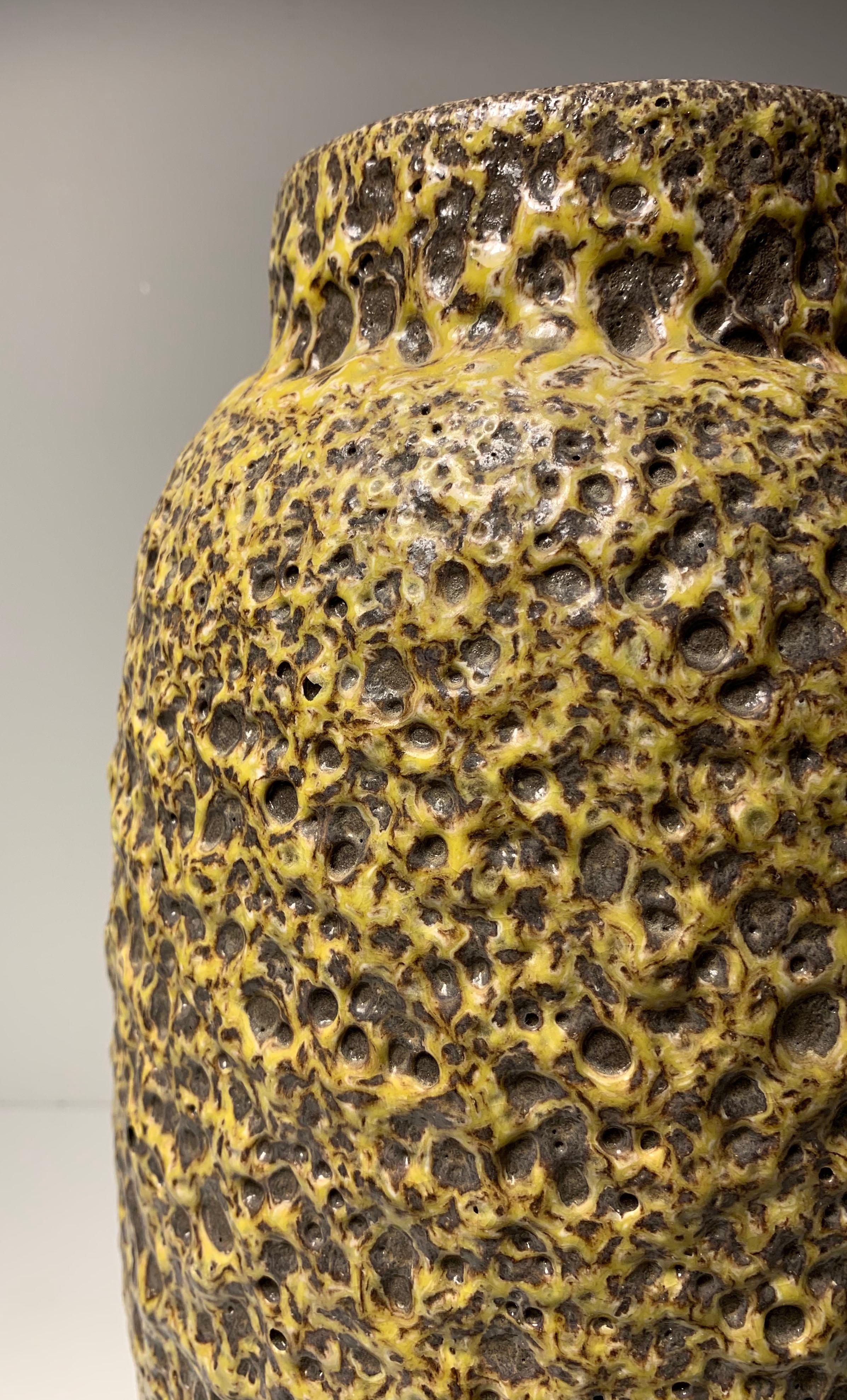 Mid-Century Modern Grand vase en céramique de Scheurich à glaçure de lave jaune en vente