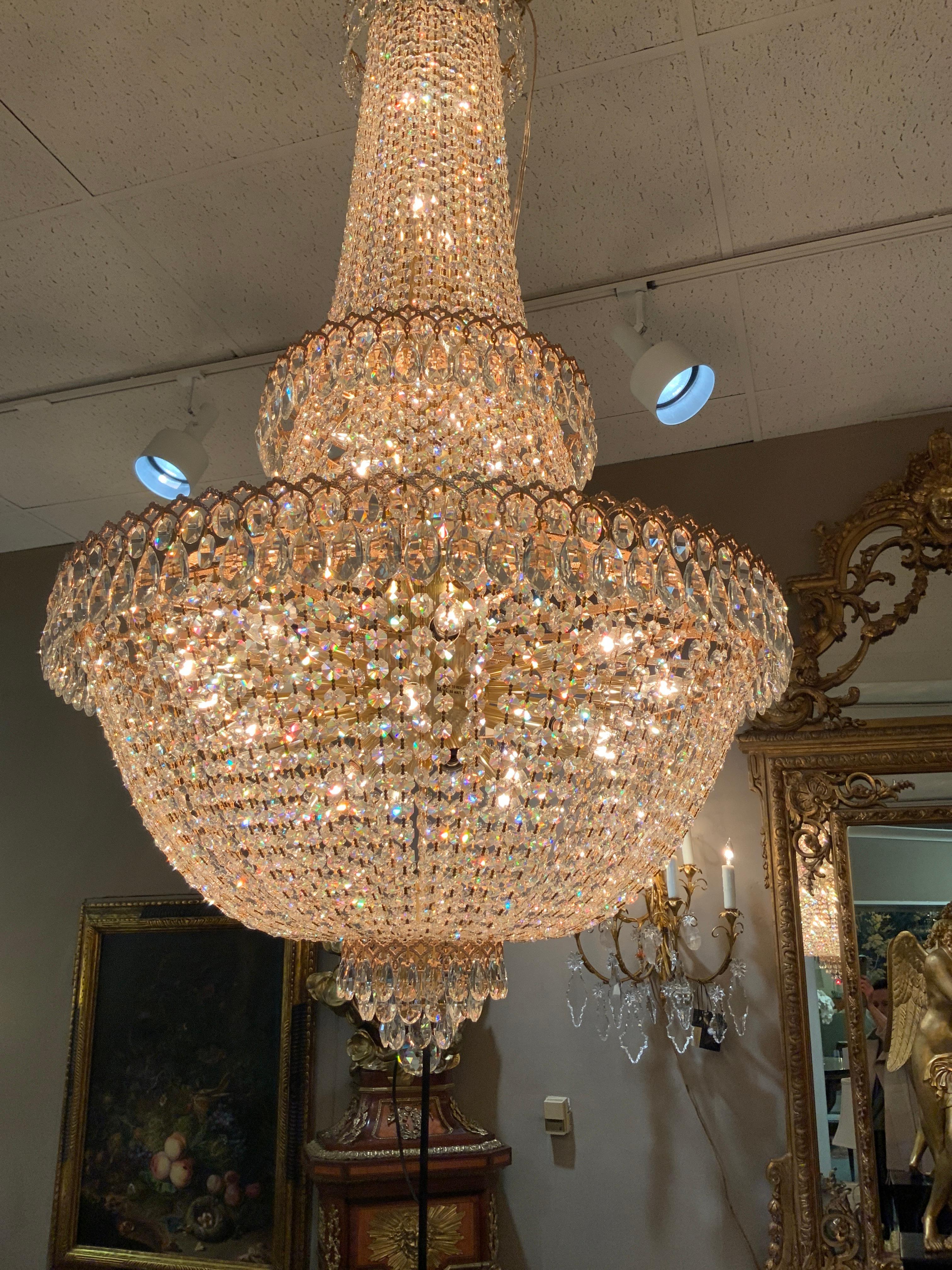 Stile impero Grande lampadario in cristallo Schoenbeck in stile impero in vendita