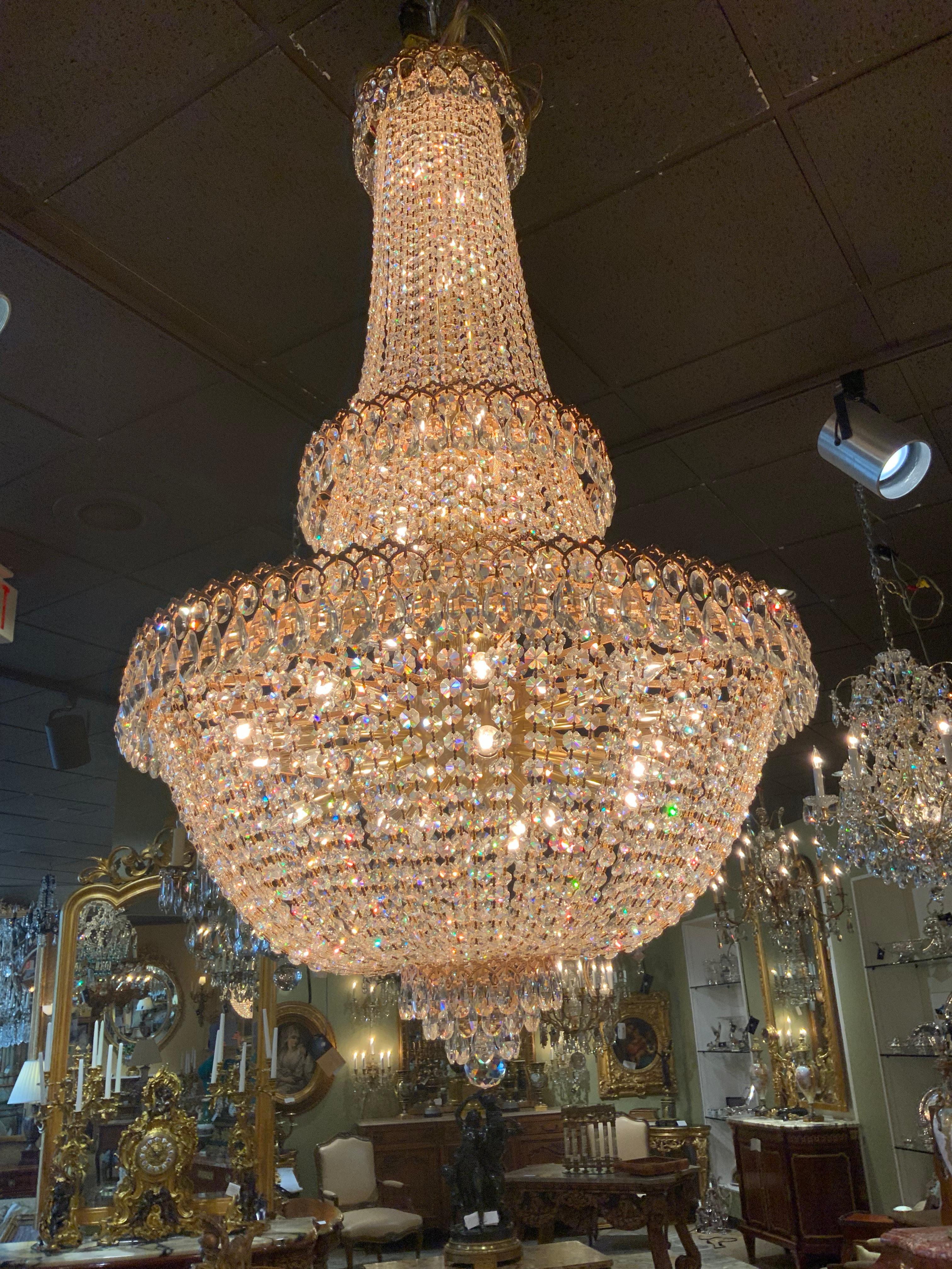 Grande lampadario in cristallo Schoenbeck in stile impero In condizioni ottime in vendita a Houston, TX