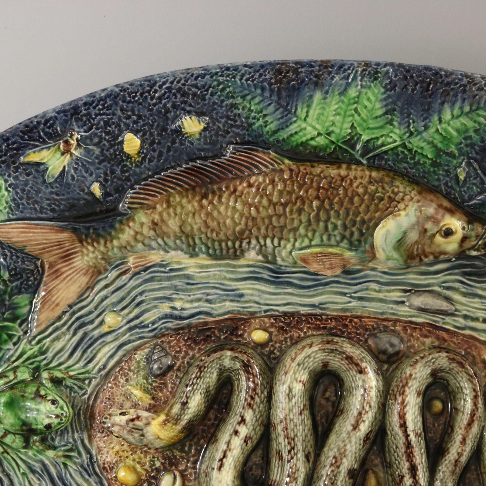 Large School of Paris Palissy Majolica Wall Platter With Snake And Fish In Good Condition For Sale In Chelmsford, Essex