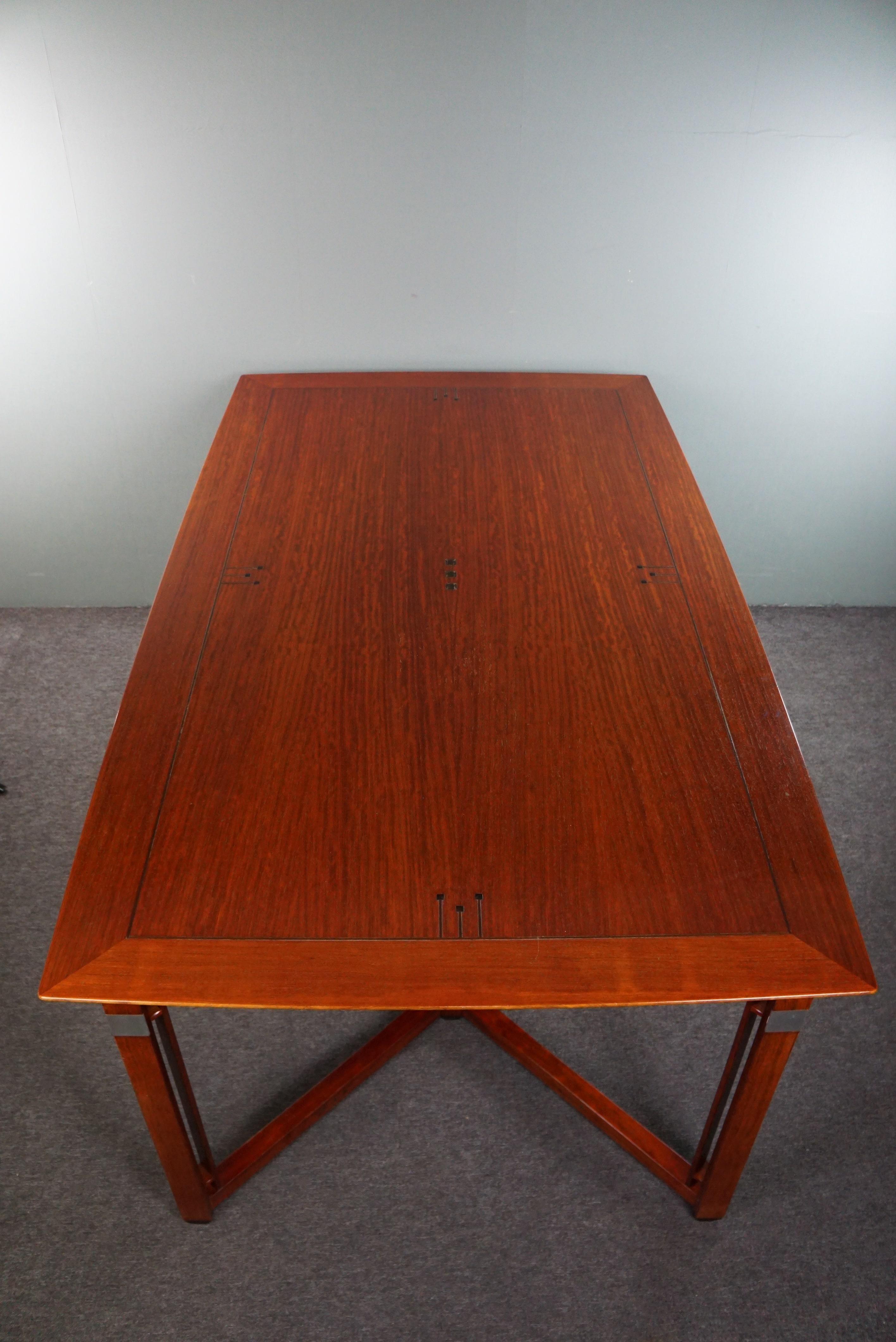 Large Schuitema dining table from the Decoforma series in good condition For Sale 1
