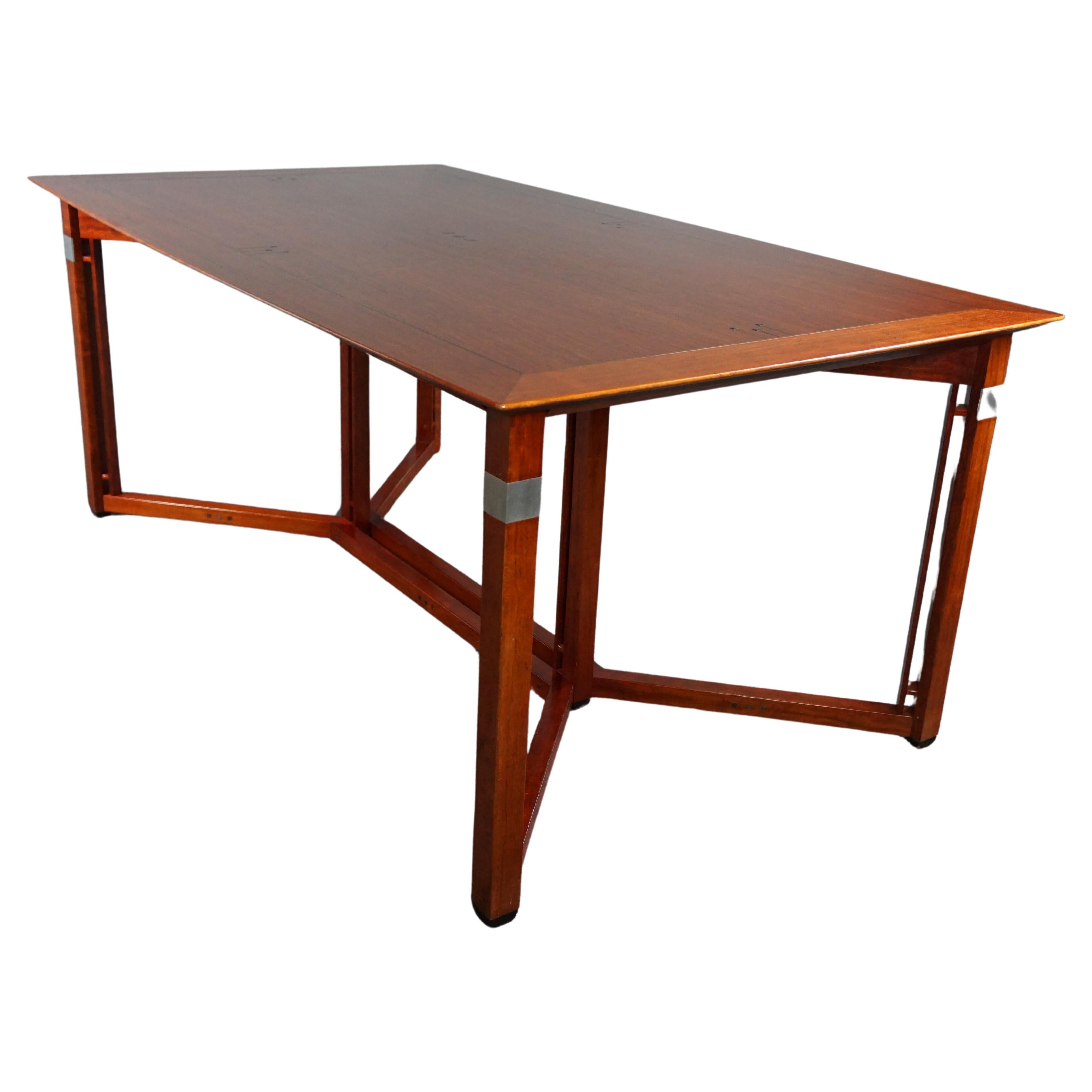 Large Schuitema dining table from the Decoforma series in good condition For Sale