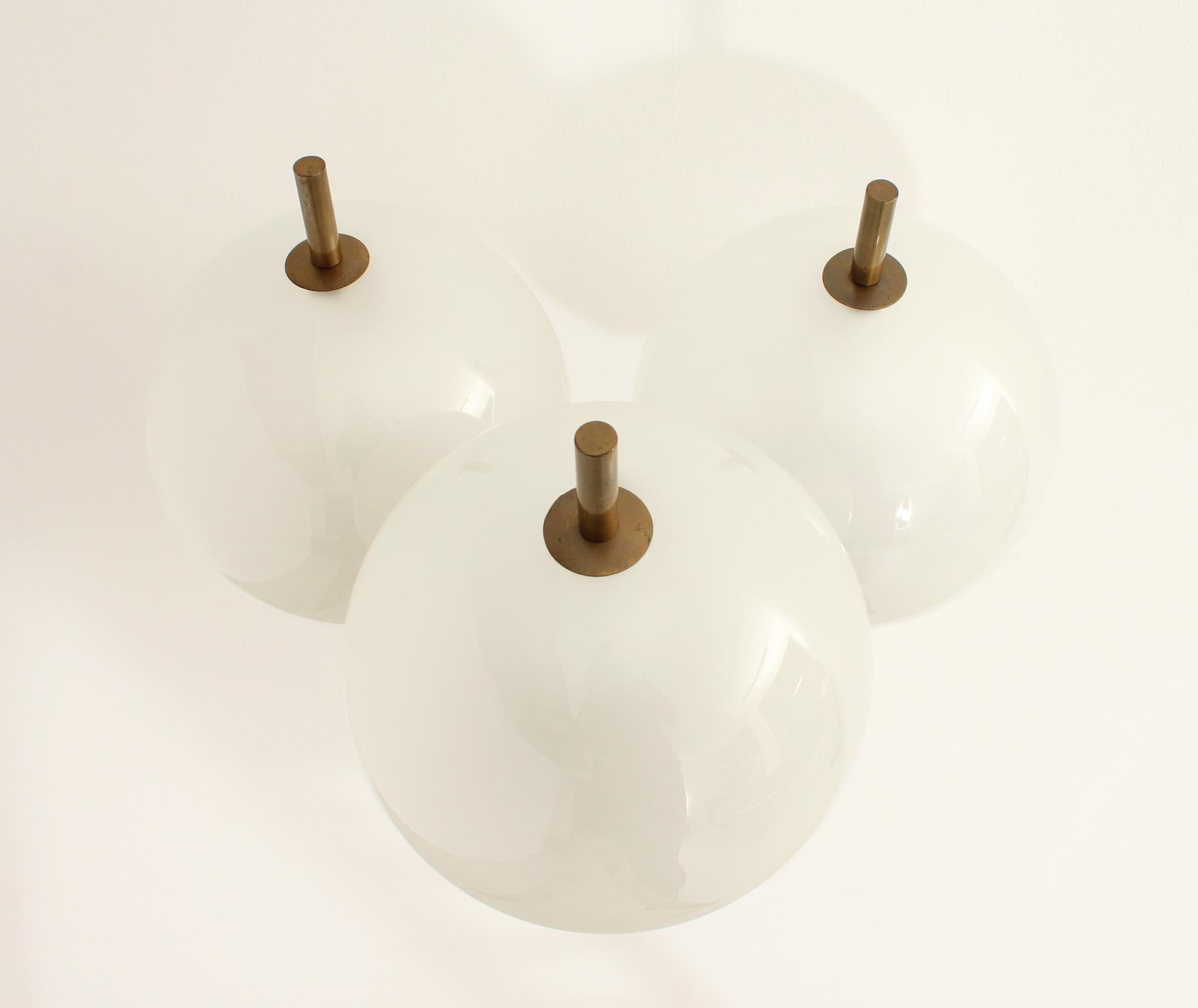 Large Sconce with Three Lights in Brass and Glass by Candle Milano, 1960s In Good Condition For Sale In Barcelona, ES