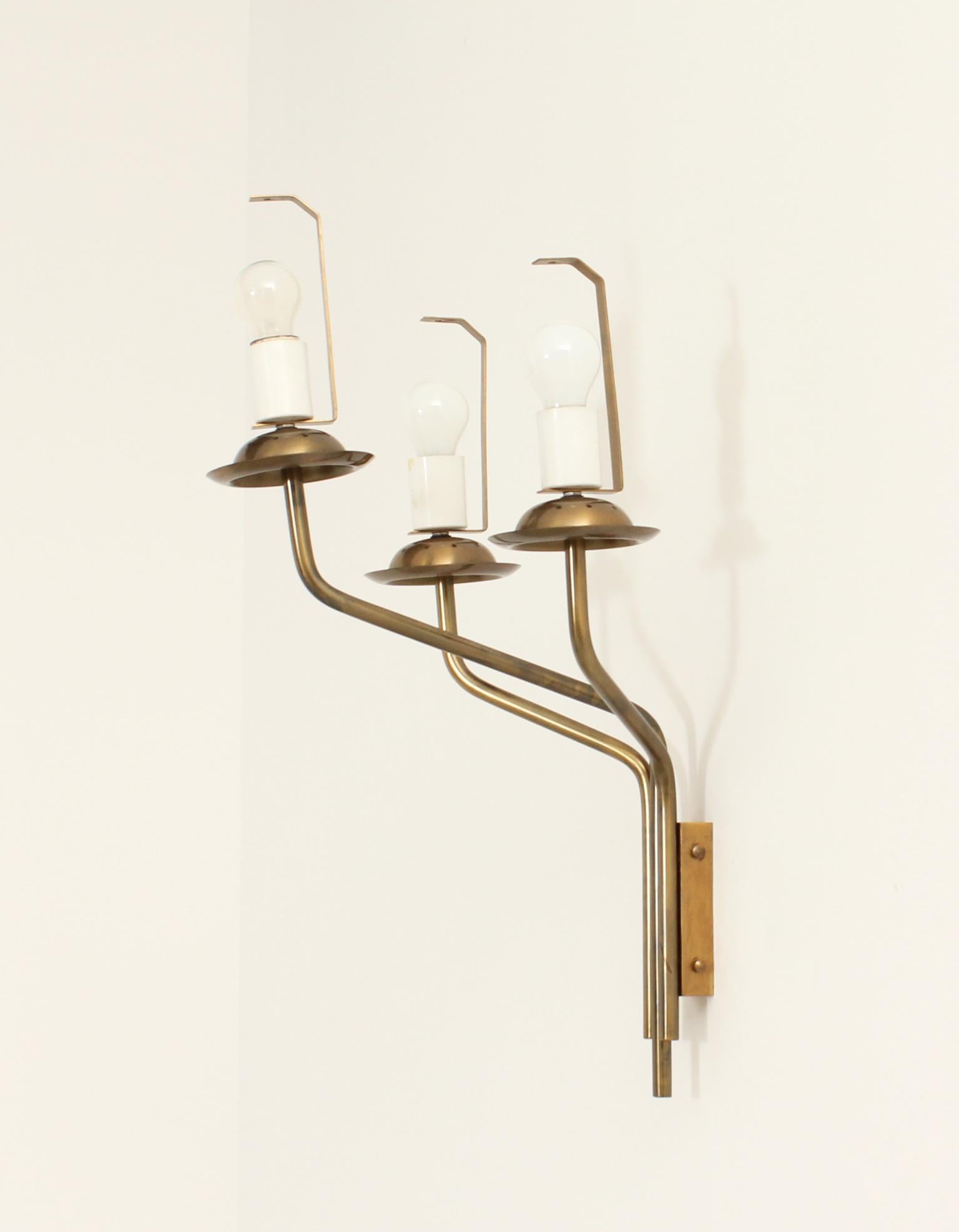 Grande applique à trois lumières en laiton et verre de Chandelier Milano, années 1960 en vente 1