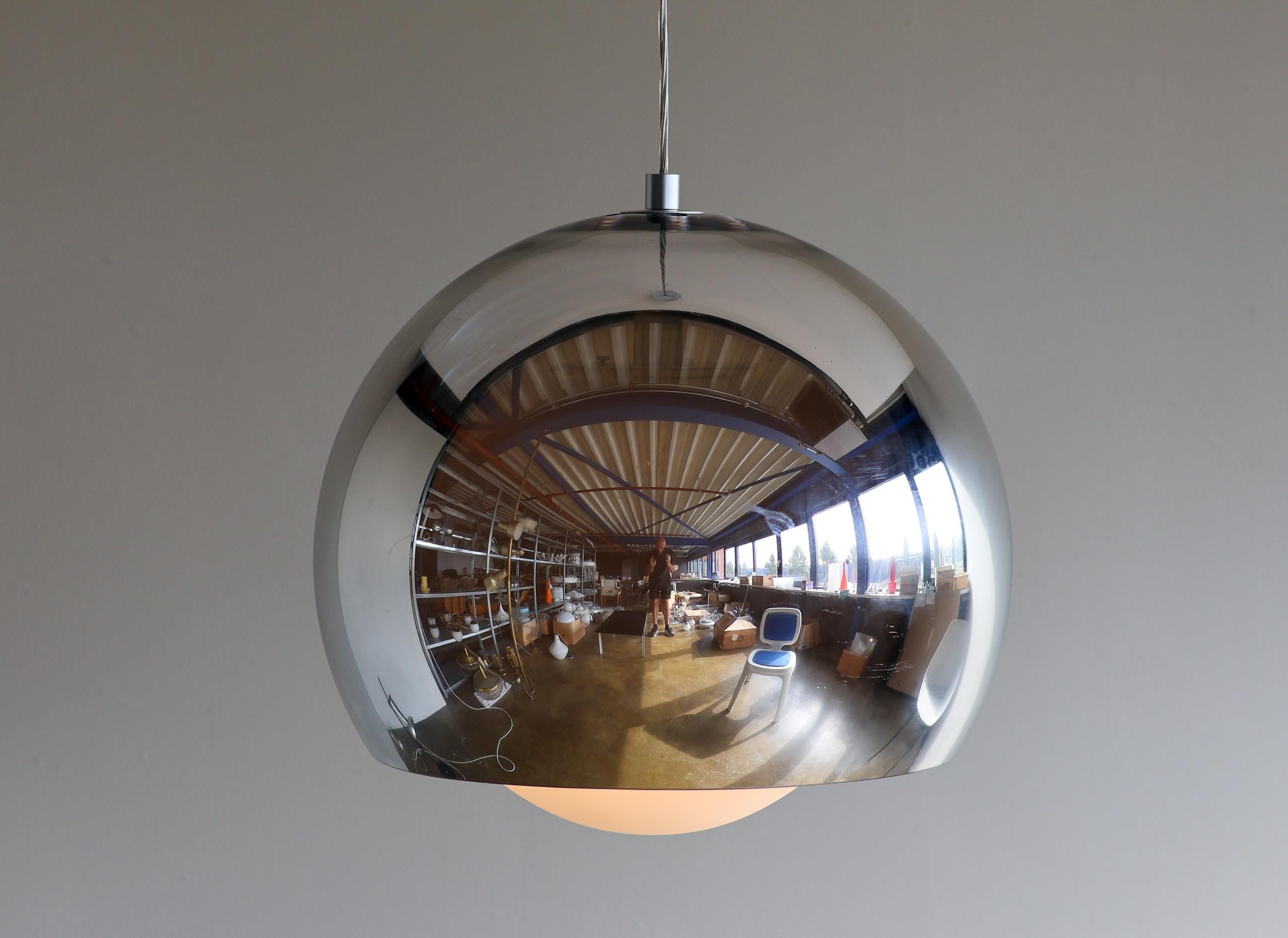 Large “Sconfine Sfera” Pendant by Matteo Thun for Zumtobel For Sale 3