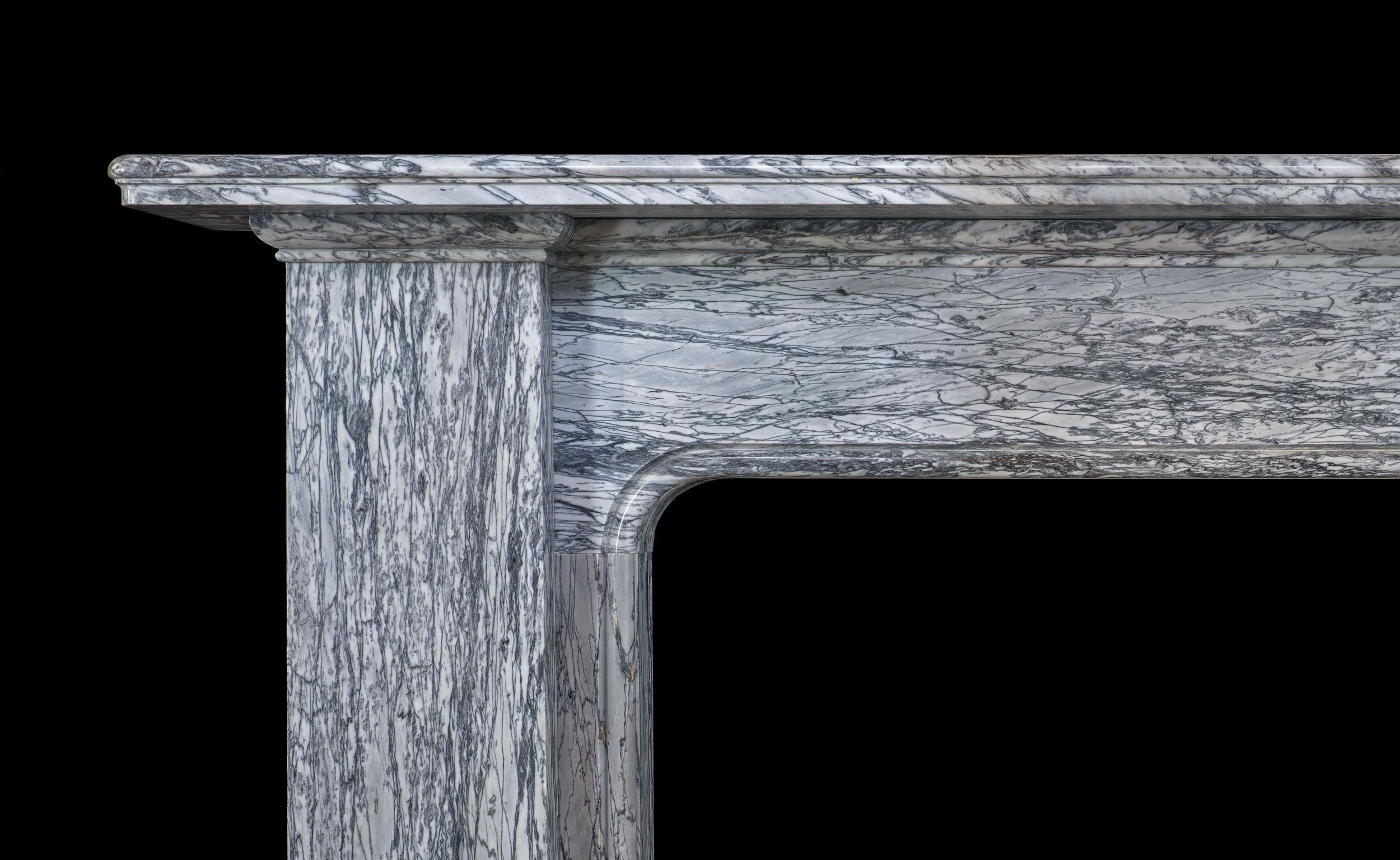 XIXe siècle Grande cheminée écossaise grise Bardiglio Fiorito en vente