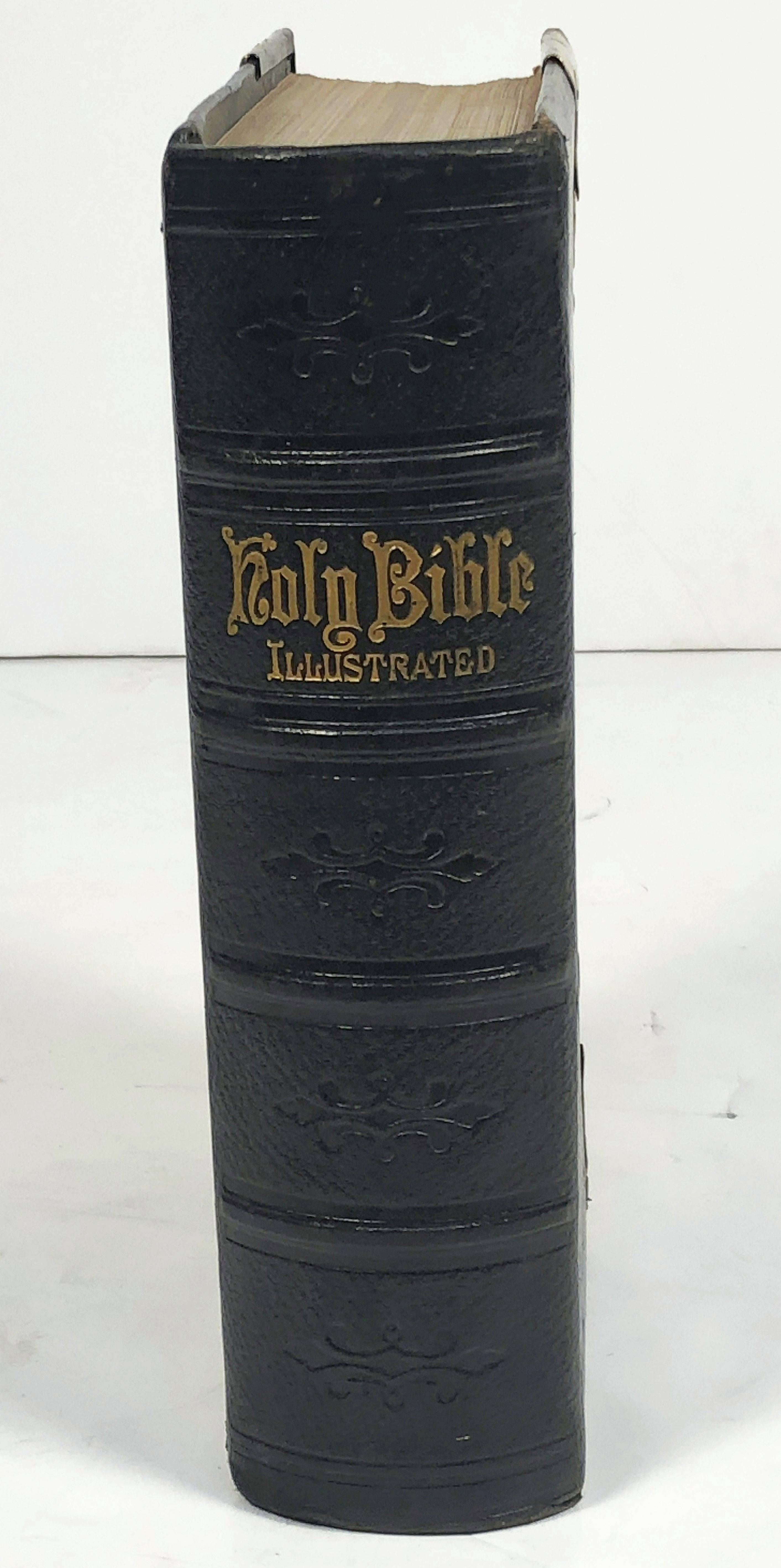 Large Scottish Holy Bible with Clasps from the 19th Century In Excellent Condition In Austin, TX