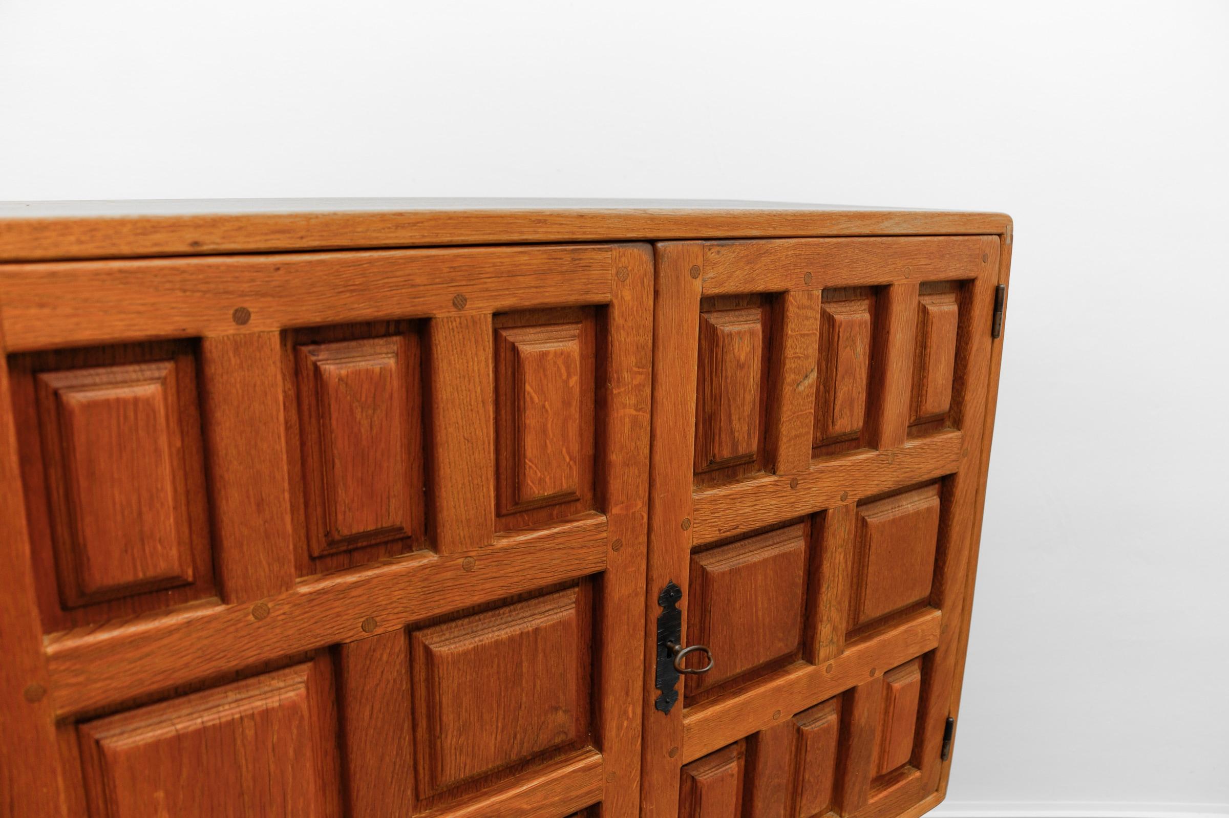 Large screwless sideboard made of carved oak, Spain, 1960s For Sale 1