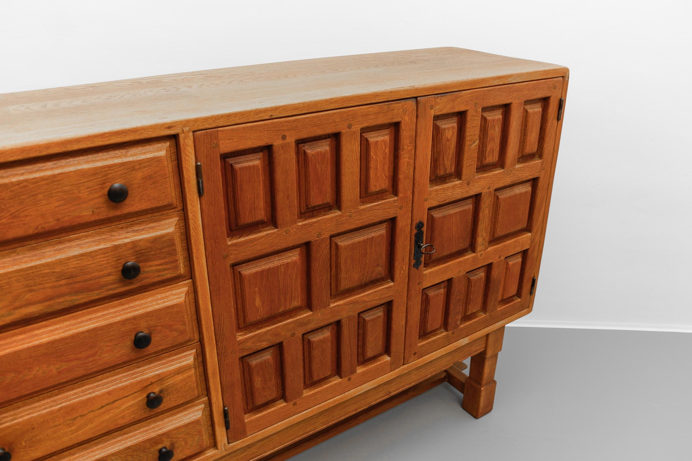 Large screwless sideboard made of carved oak, Spain, 1960s For Sale 2