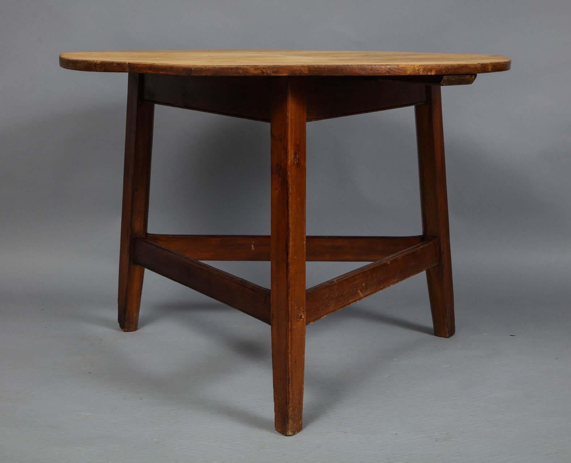 Large Scrubbed Pine and Oak Cricket Table For Sale 5