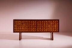 Großes Sideboard aus Kastanienholz in Diamantform mit Skulptur, Italien, 1940er Jahre