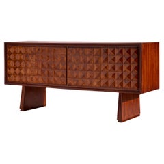 Großes Sideboard aus Kastanienholz in Diamantform mit Skulptur, Italien, 1940er Jahre