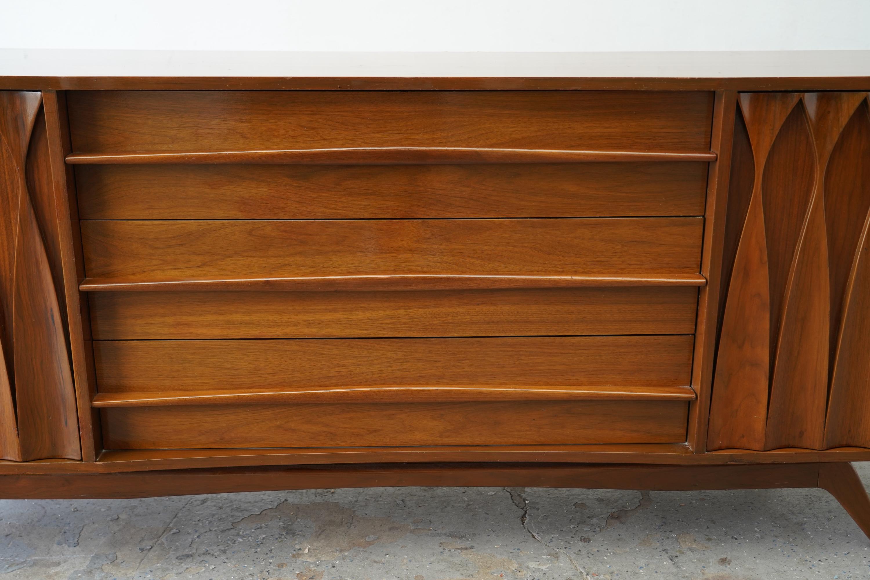 Large  Sculpted Walnut Mid-Century Modern Credenza For Sale 3