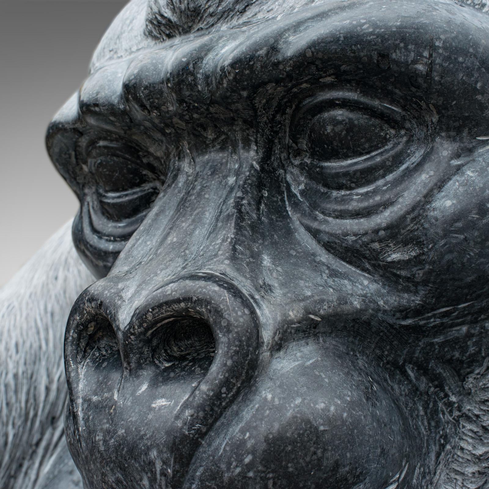 Große skulpturale Marmorstatue Shabani Lowland Gorilla von Dominic Hurley, Skulpturales Kunstwerk im Angebot 4