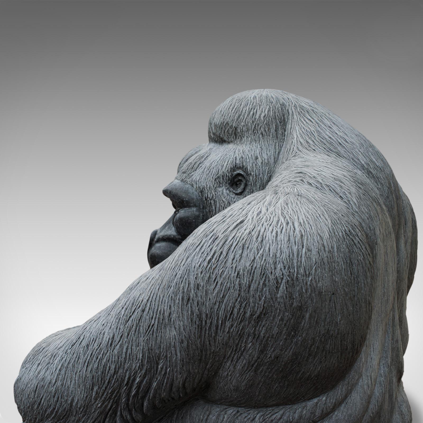 Grande statue sculpturale en marbre Shabani Lowland Gorilla de Dominic Hurley en vente 4