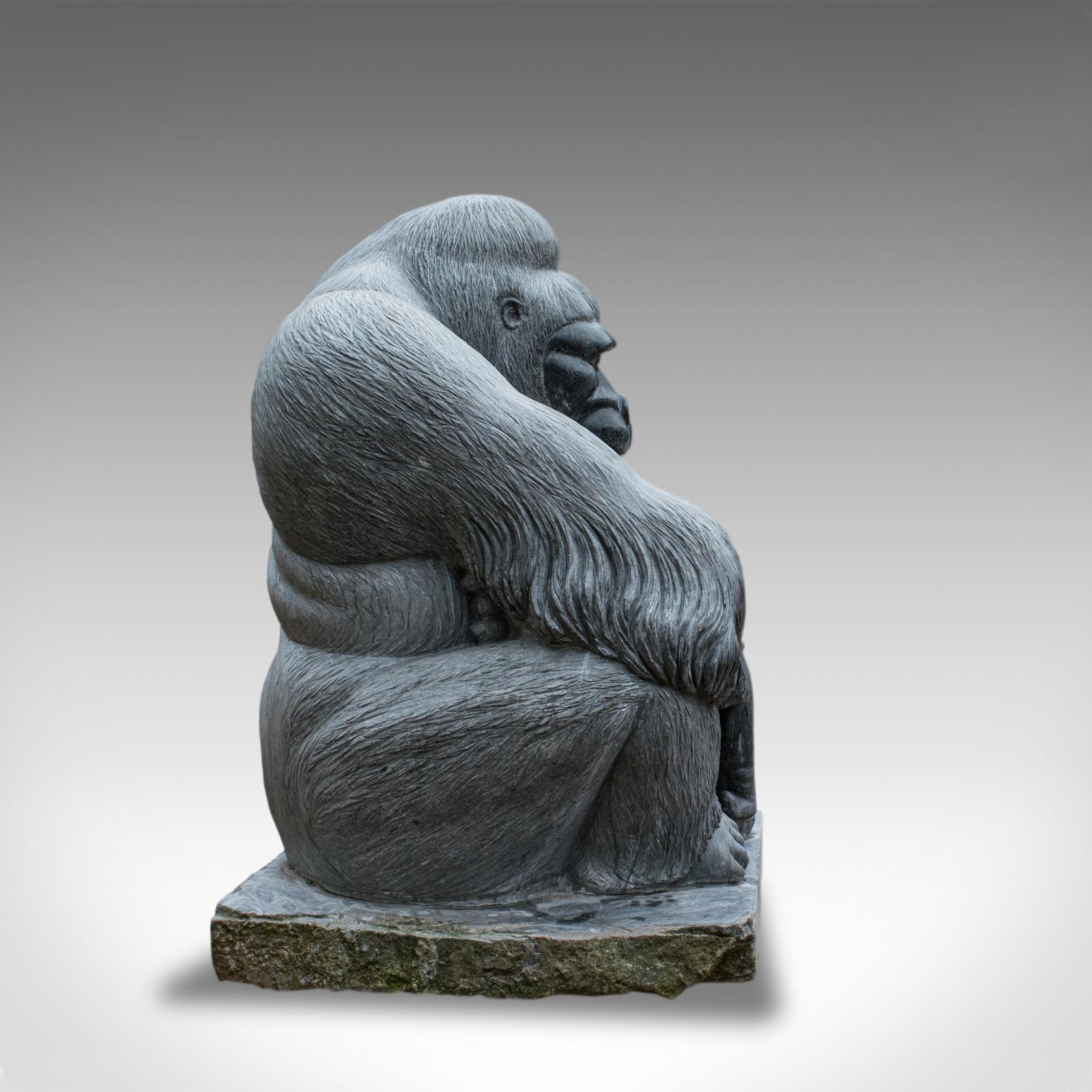 Anglais Grande statue sculpturale en marbre Shabani Lowland Gorilla de Dominic Hurley en vente