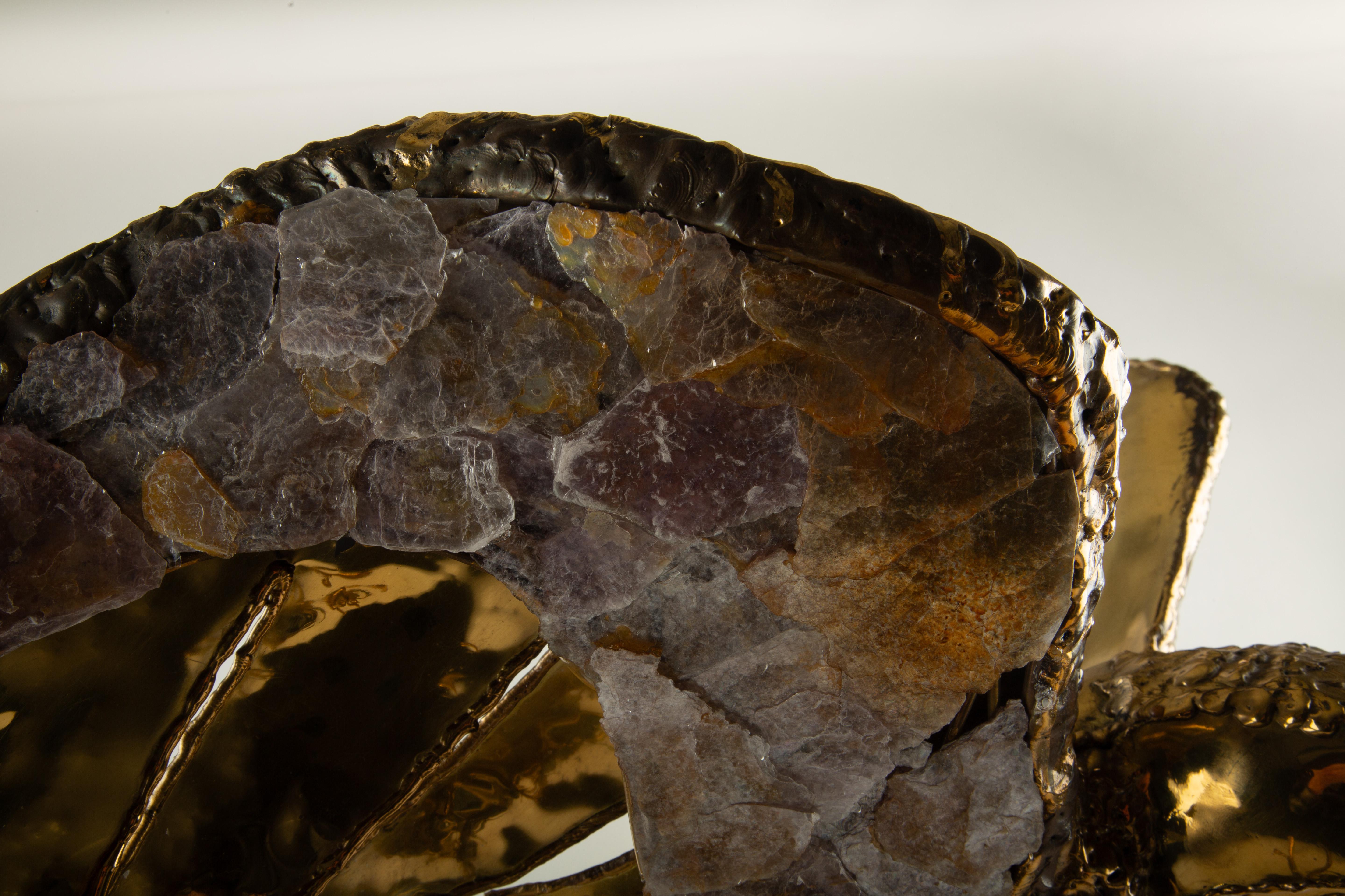 Gran lámpara águila escultórica de latón con geoda de amatista, años 70 en venta 5