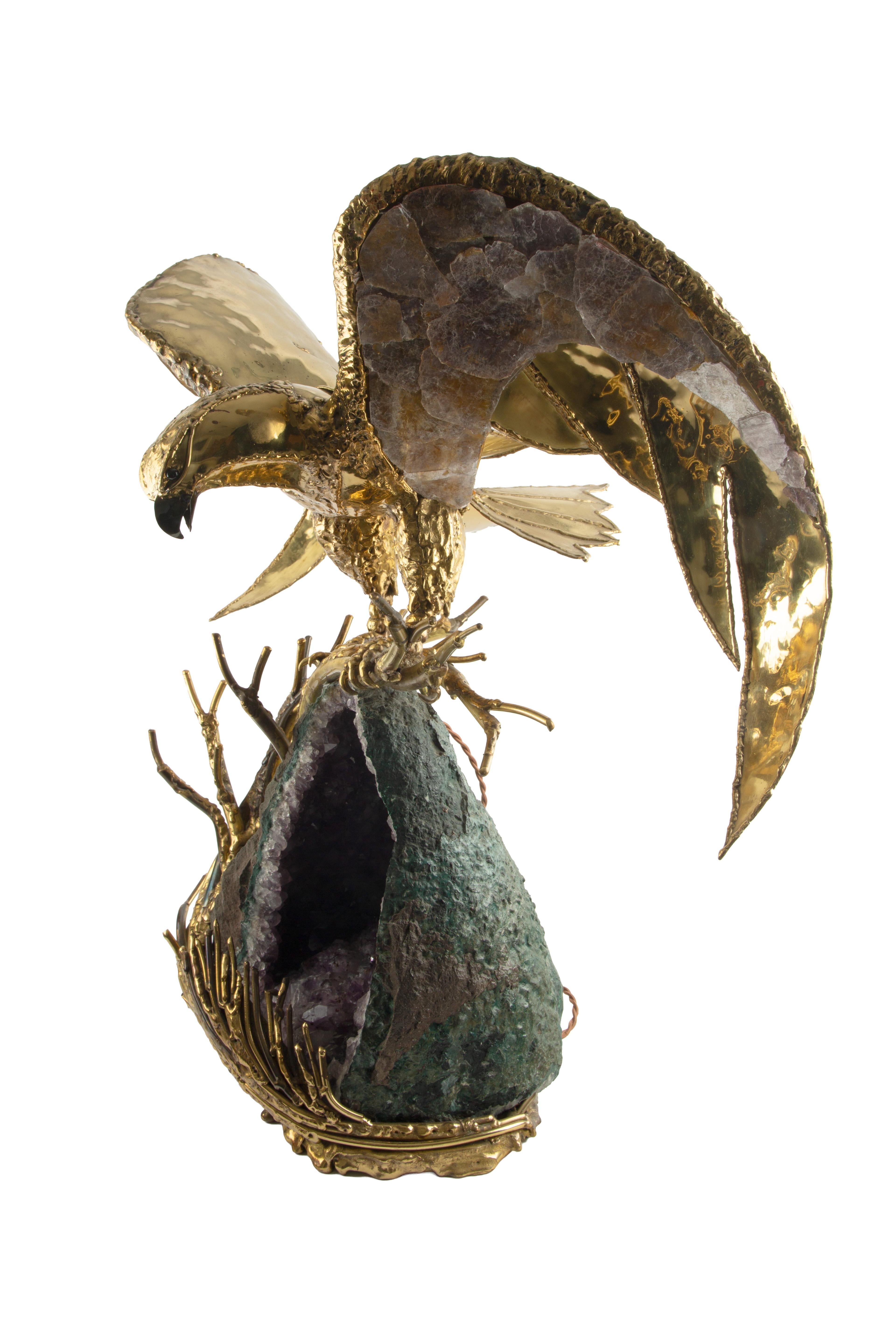 Gran lámpara águila escultórica de latón con geoda de amatista, años 70 Latón en venta