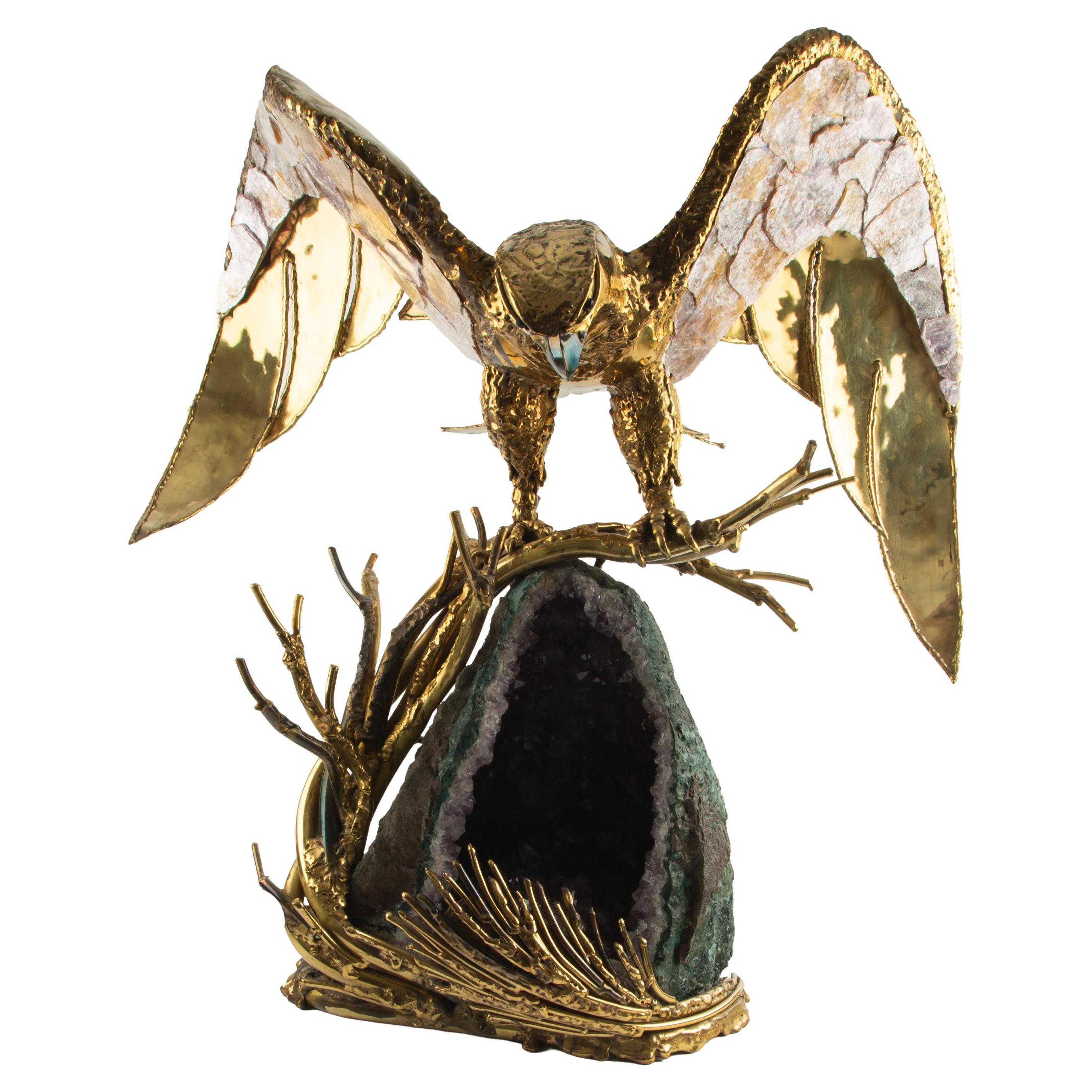 Grande lampe aigle sculpturale en laiton avec géode d
améthyste, années 1970