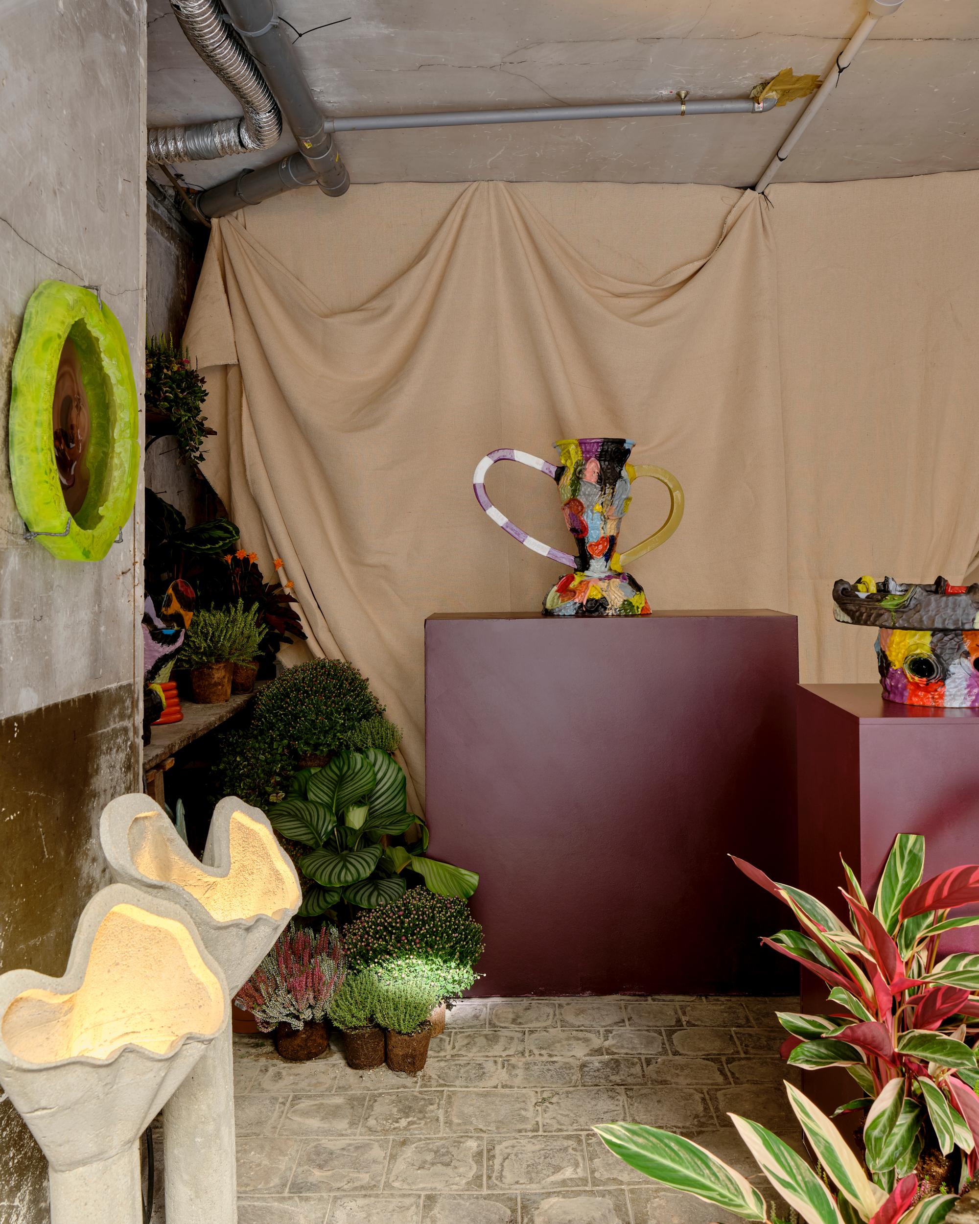 XXI secolo e contemporaneo Grande anfora scultorea in ceramica di Sean Gerstley in vendita