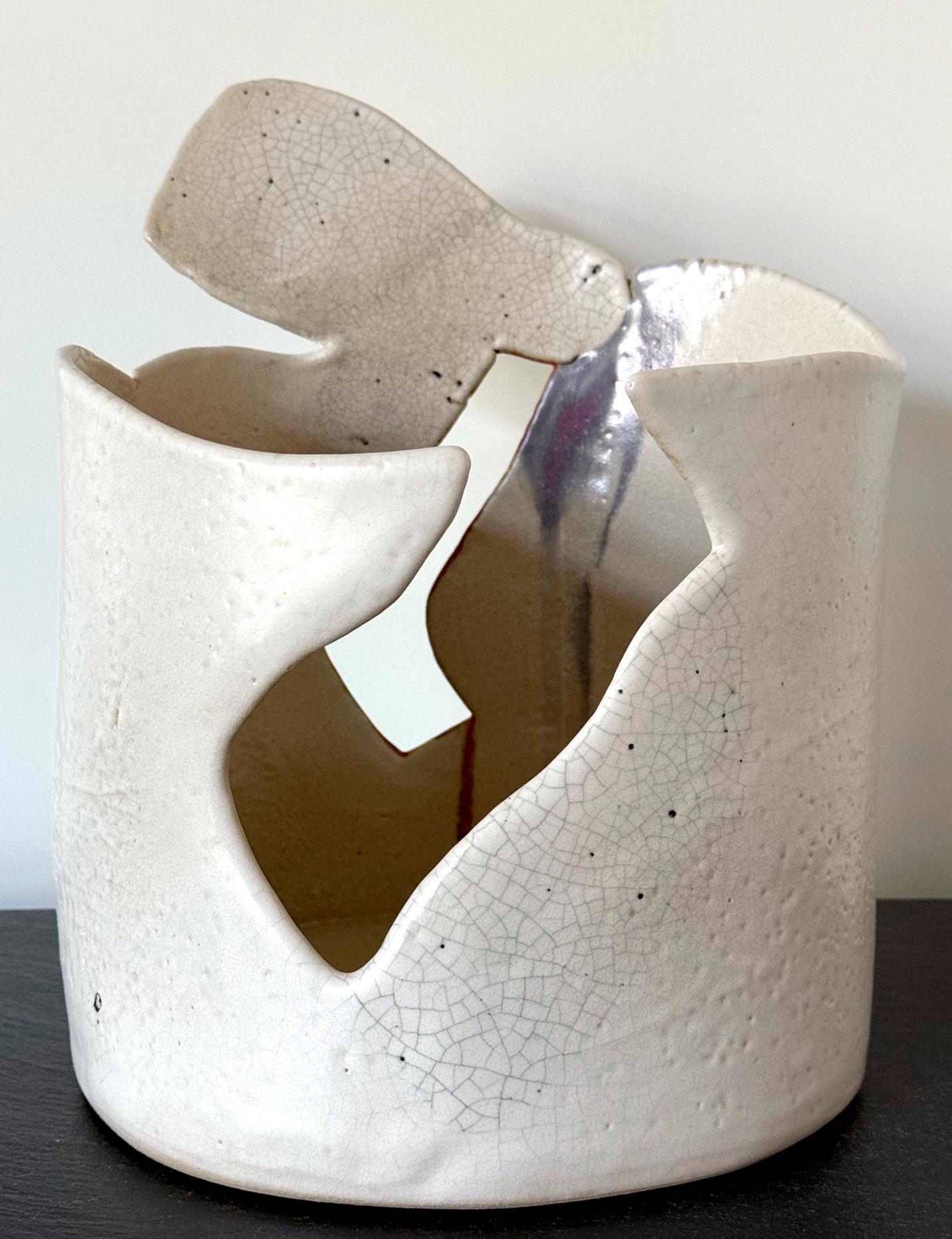 Moderne Exposition et publication d'un grand vase sculptural en céramique de Richard Devore en vente