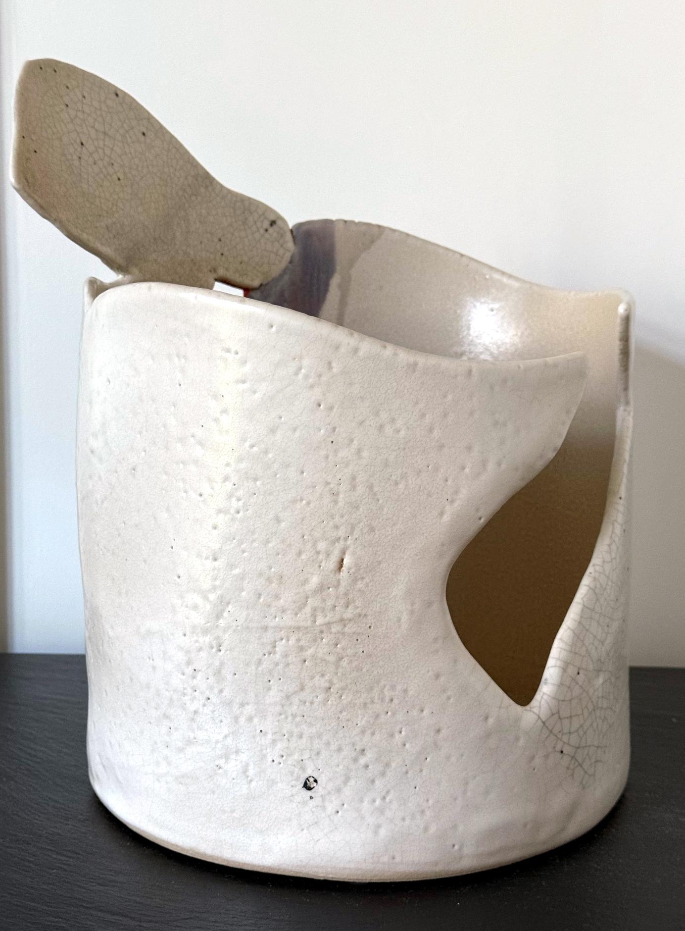 Américain Exposition et publication d'un grand vase sculptural en céramique de Richard Devore en vente