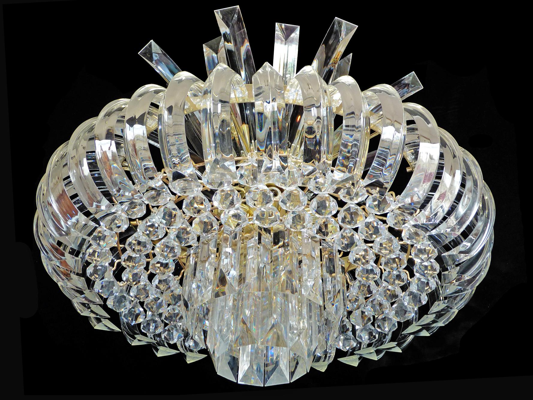 Large Sculptural Curved Lucite 10-Light Gilt Brass Wedding Cake Chandelier In Excellent Condition In Coimbra, PT