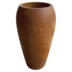 Gran jarrón escultórico de madera de teca