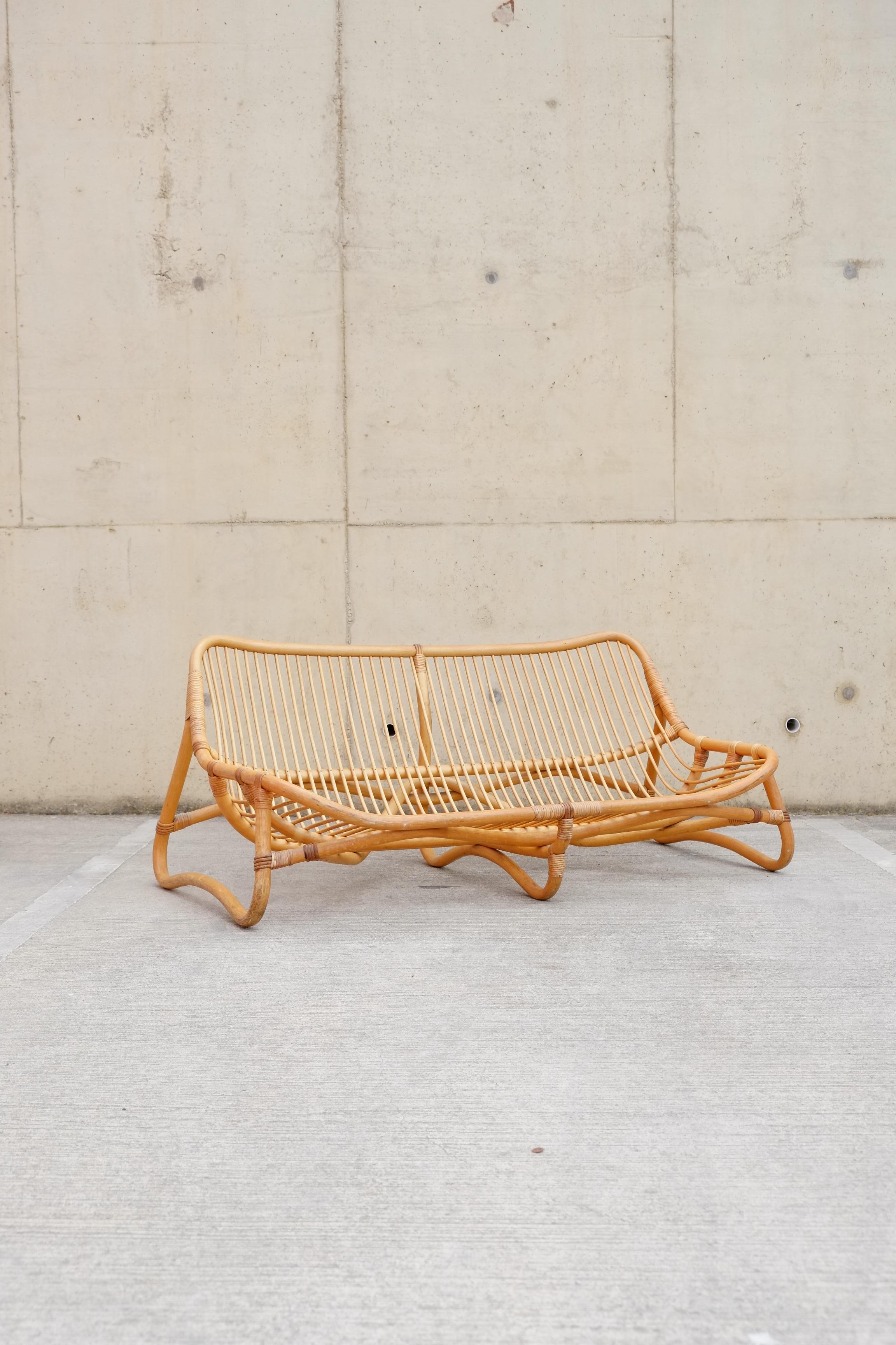 Mid Century Angraves Of Leicester Three Seater Sofa Bamboo Cane & Rattan Vintage Retro MCM

A beautifully stylish mid century bamboo and rattan three seater sofa by British firm, Angraves of Leicester, part of the Invincible range.

Angraves was
