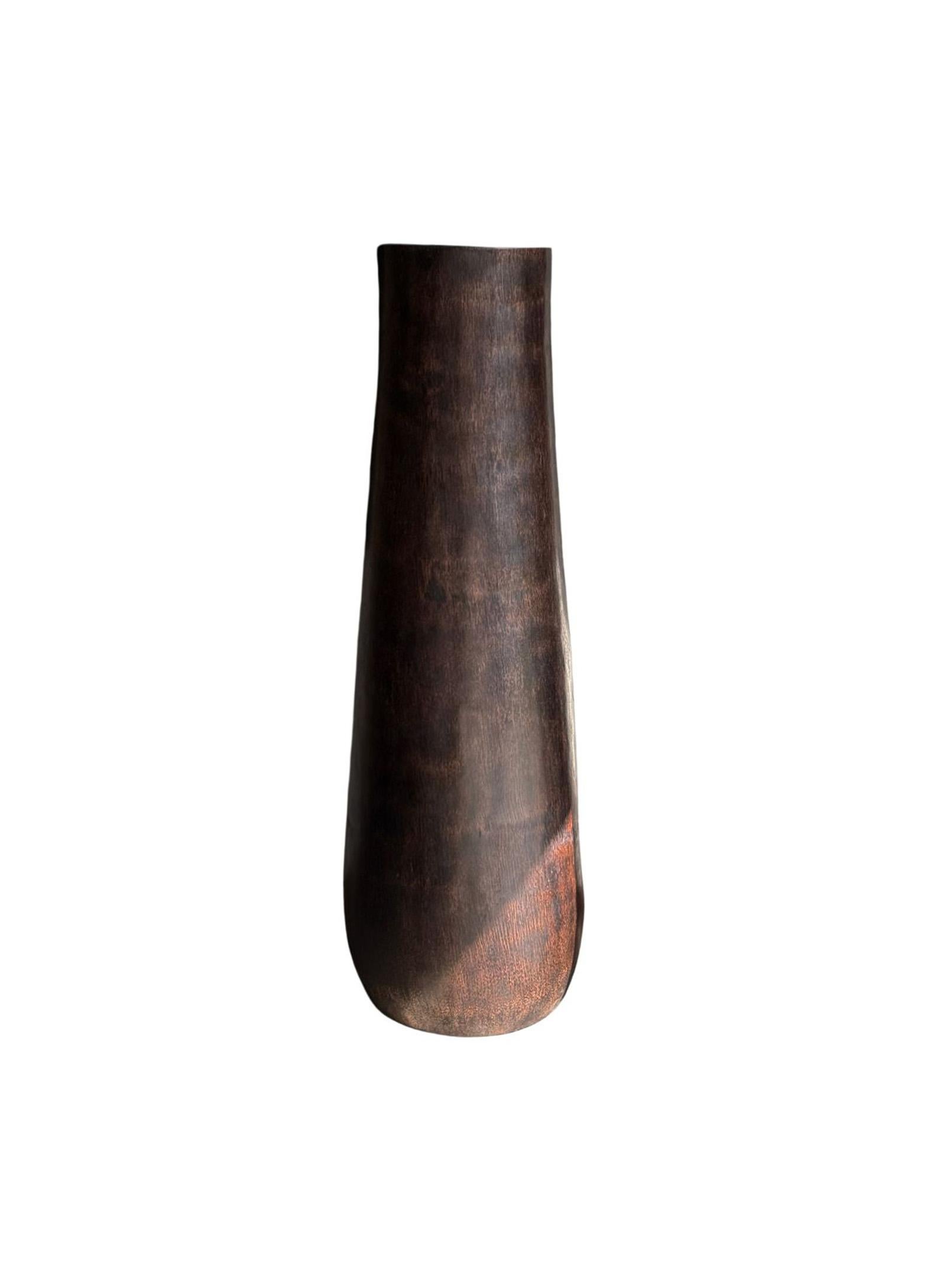 Großes skulpturales Palmenholz-Pflanzgefäß, modern und organisch mit atemberaubenden Holztexturen (Indonesisch) im Angebot