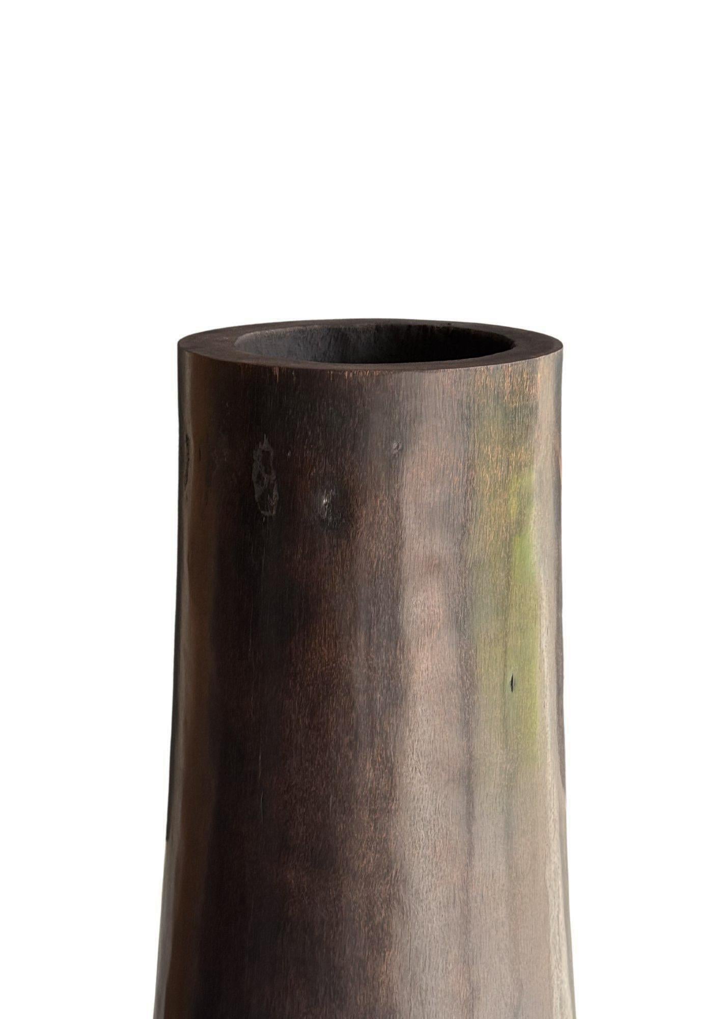 Großes skulpturales Palmenholz-Pflanzgefäß, modern und organisch mit atemberaubenden Holztexturen (Indonesisch) im Angebot