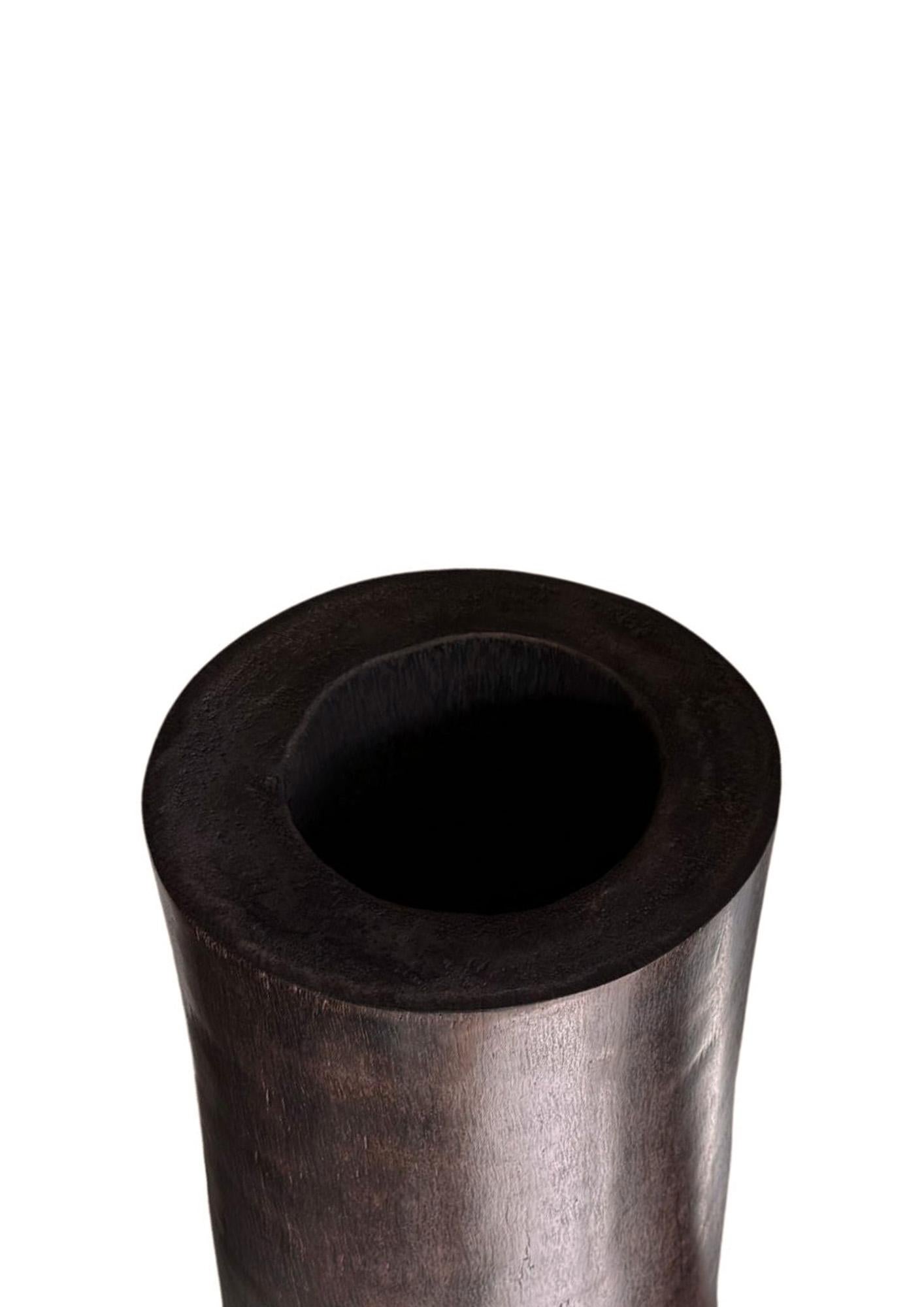 Großes skulpturales Palmenholz-Pflanzgefäß, modern und organisch mit atemberaubenden Holztexturen (Handgefertigt) im Angebot