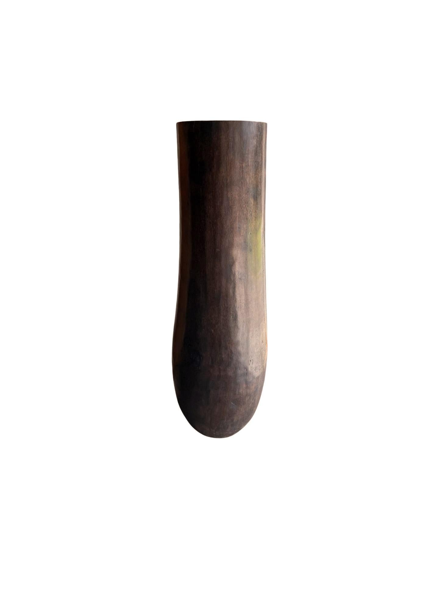 Großes skulpturales Palmenholz-Pflanzgefäß, modern und organisch mit atemberaubenden Holztexturen im Zustand „Gut“ im Angebot in Jimbaran, Bali