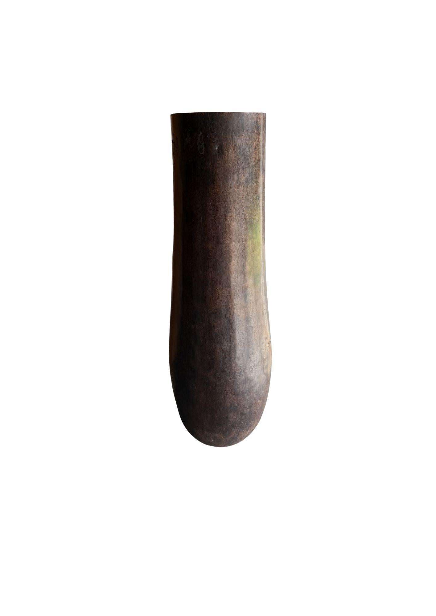 Großes skulpturales Palmenholz-Pflanzgefäß, modern und organisch mit atemberaubenden Holztexturen (21. Jahrhundert und zeitgenössisch) im Angebot