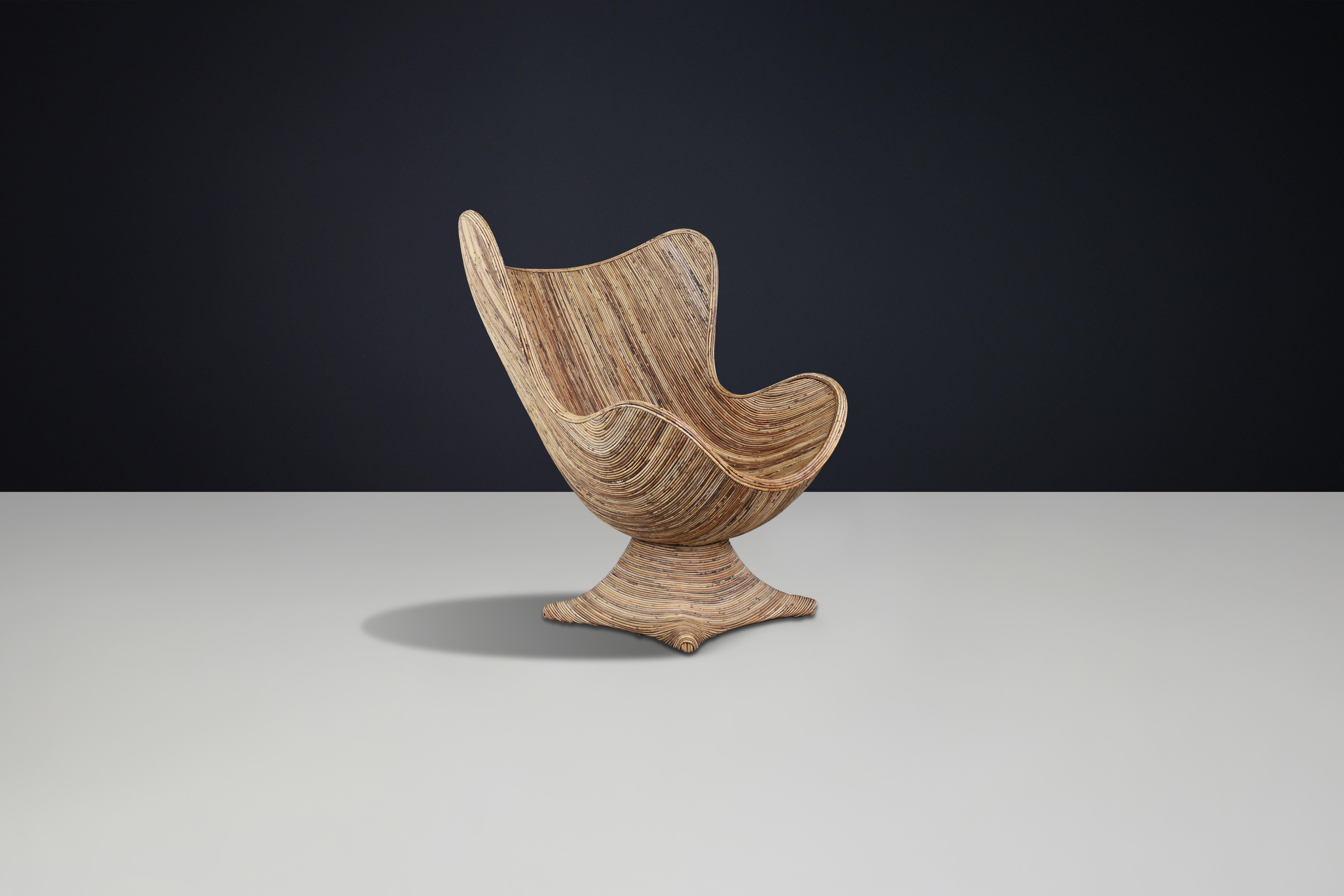 Large Sculptural Rattan Lounge or Egg Chair, Italy, 1980s

Introducing the sculptural Rattan Lounge or Egg Chair, a rare gem from Italy in the 1980s. Its unique egg-shaped design and exquisite patina make it a fascinating addition to any interior