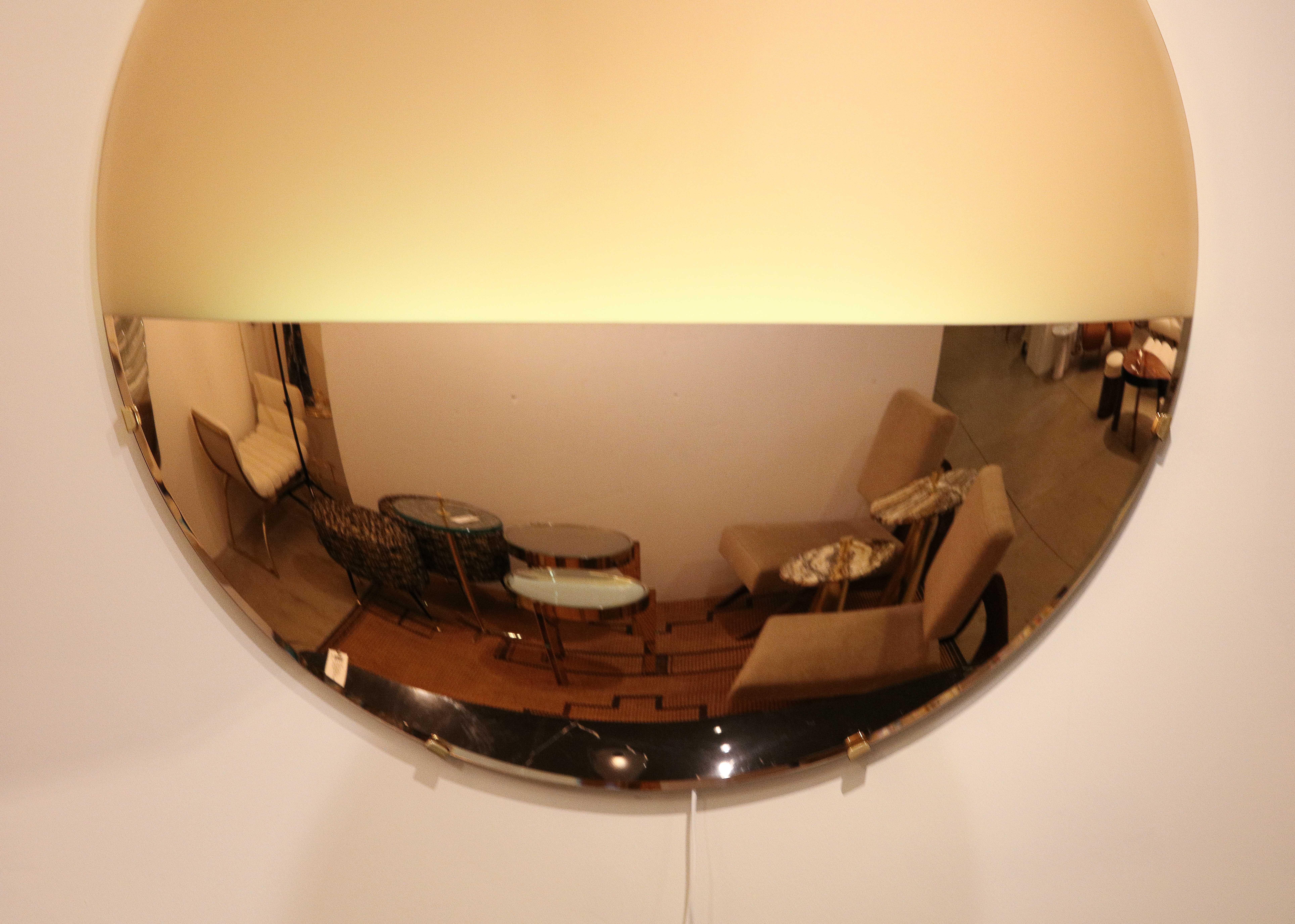 Grand miroir sculptural rond convexe doré rose éclairé ou art mural, Italie en vente 3