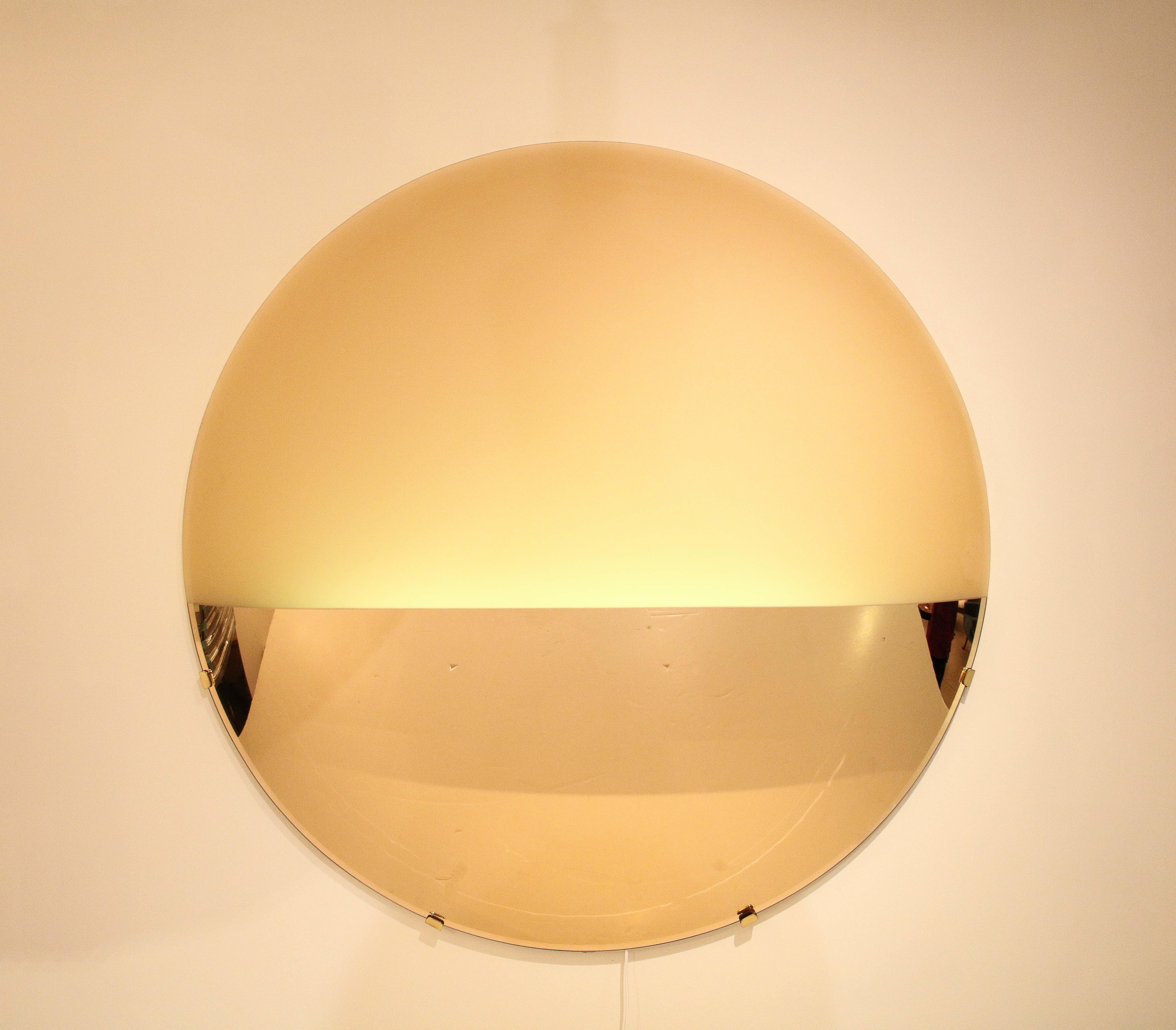 Fait main Grand miroir sculptural rond convexe doré rose éclairé ou art mural, Italie en vente