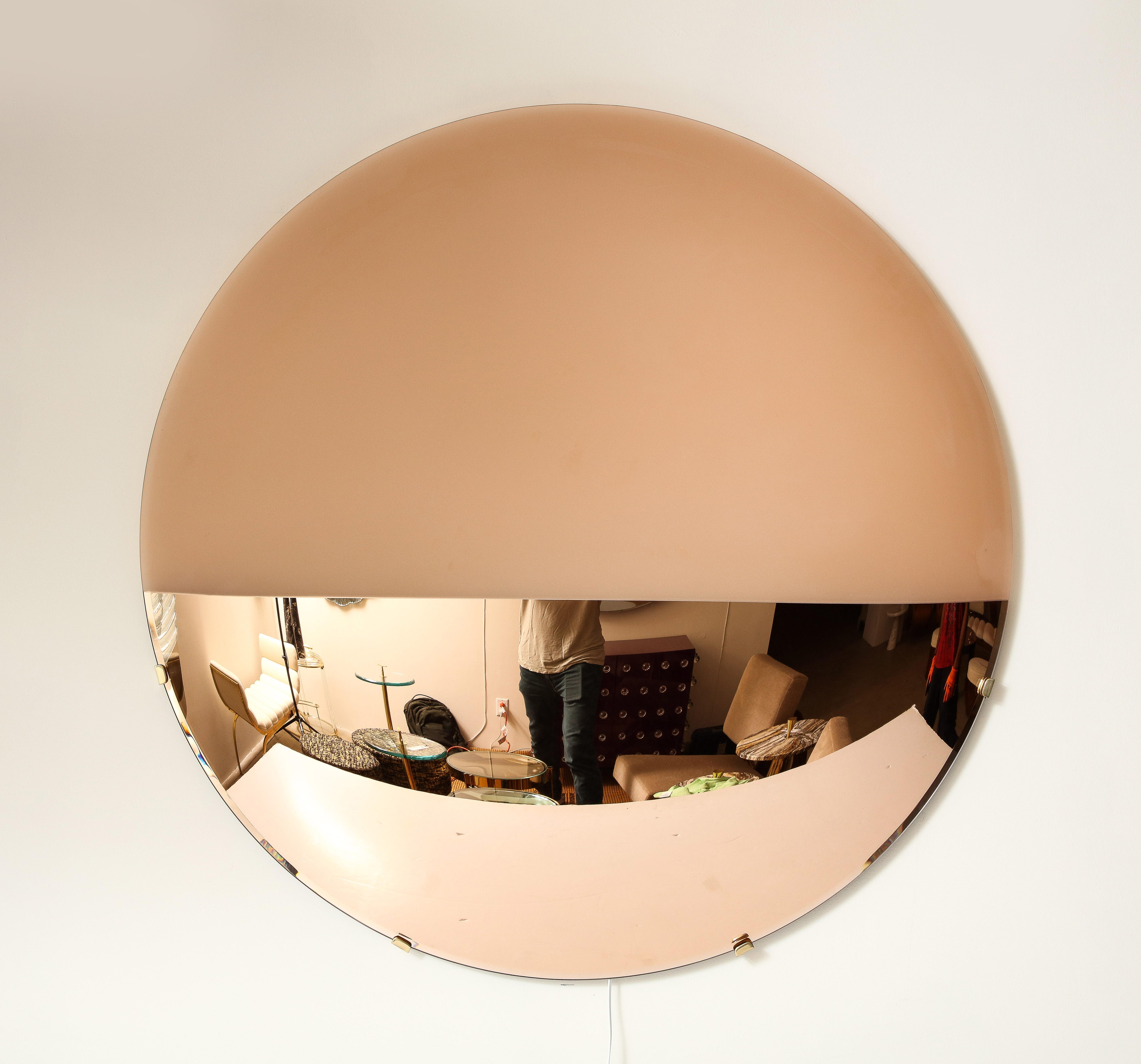Grand miroir sculptural rond convexe doré rose éclairé ou art mural, Italie Neuf - En vente à New York, NY