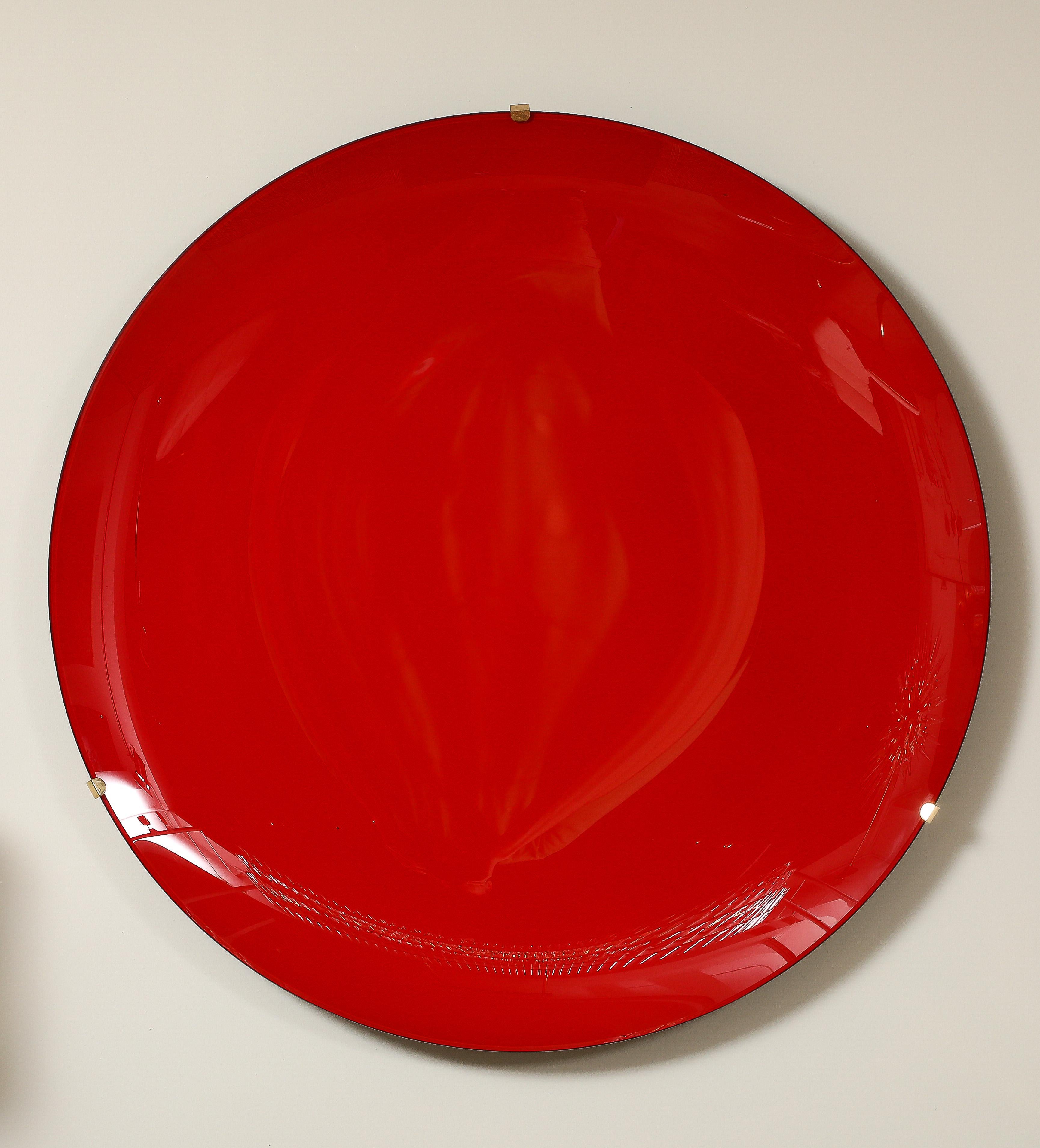 Laiton Grande sculpture murale ronde en verre concave rouge, Italie