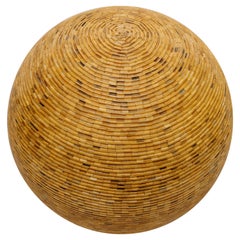 Gran Esfera Escultórica de Piezas de Madera