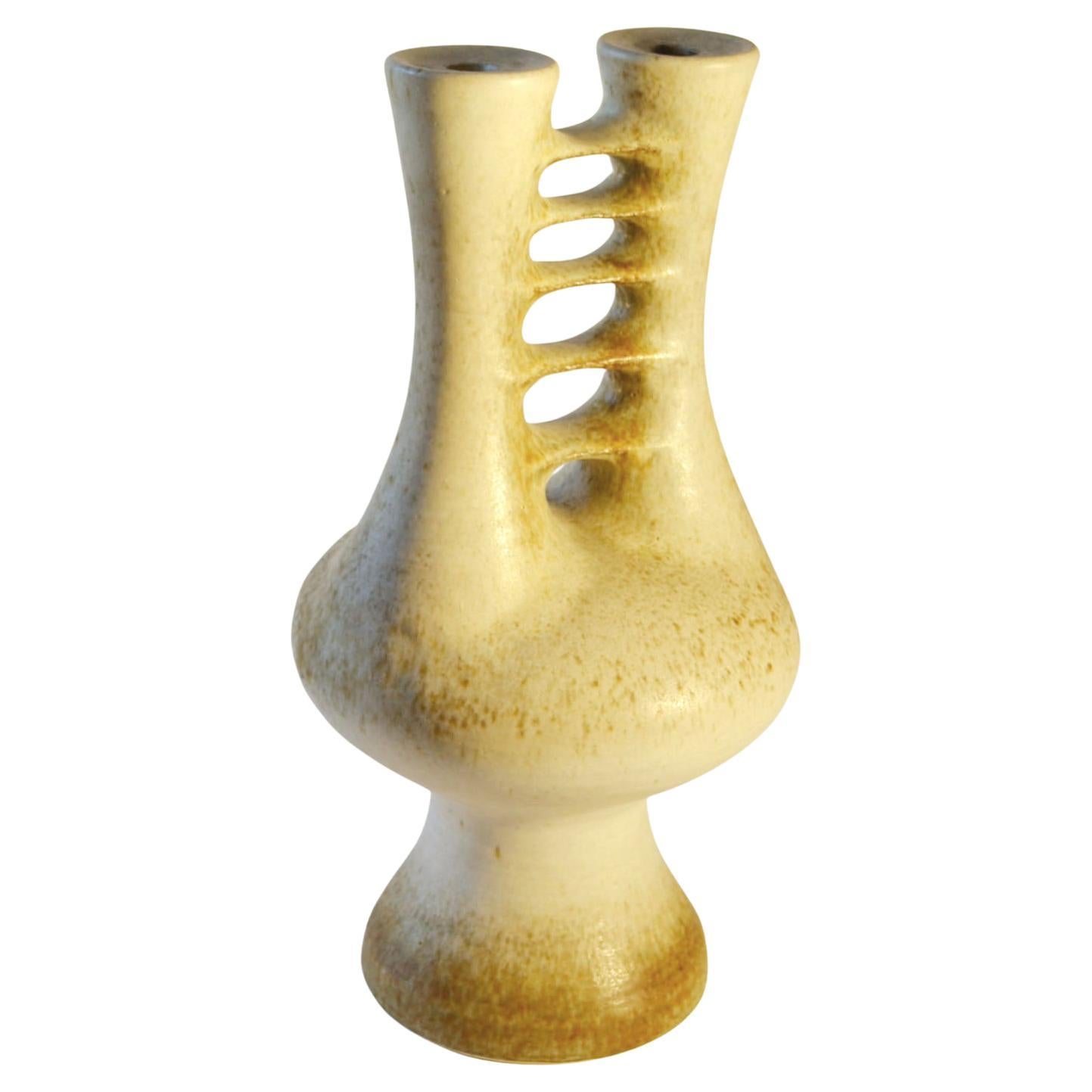 Vase sculptural en poterie d'atelier à double col