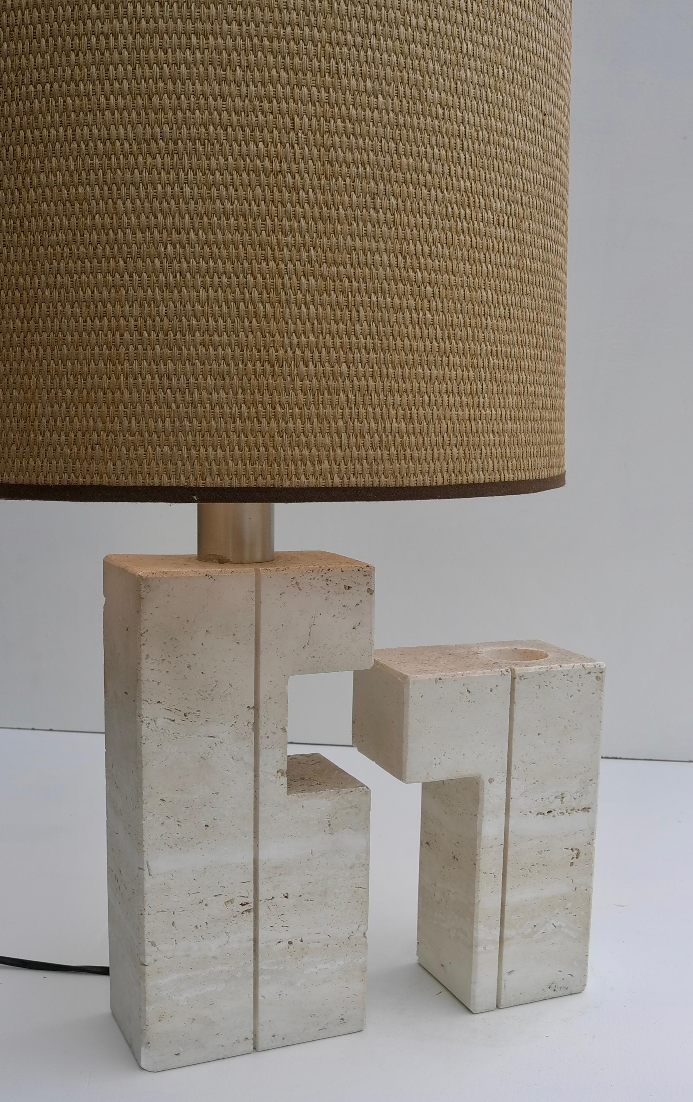 Large Sculptural Travertine Table Lamp, France 1970's In Good Condition For Sale In Den Haag, NL