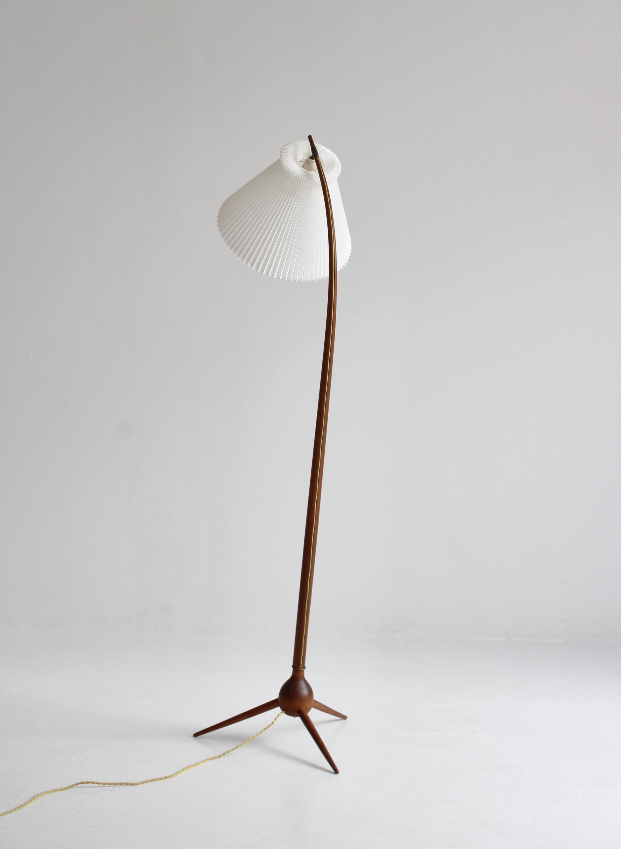 Milieu du XXe siècle Grand lampadaire tripode sculptural 